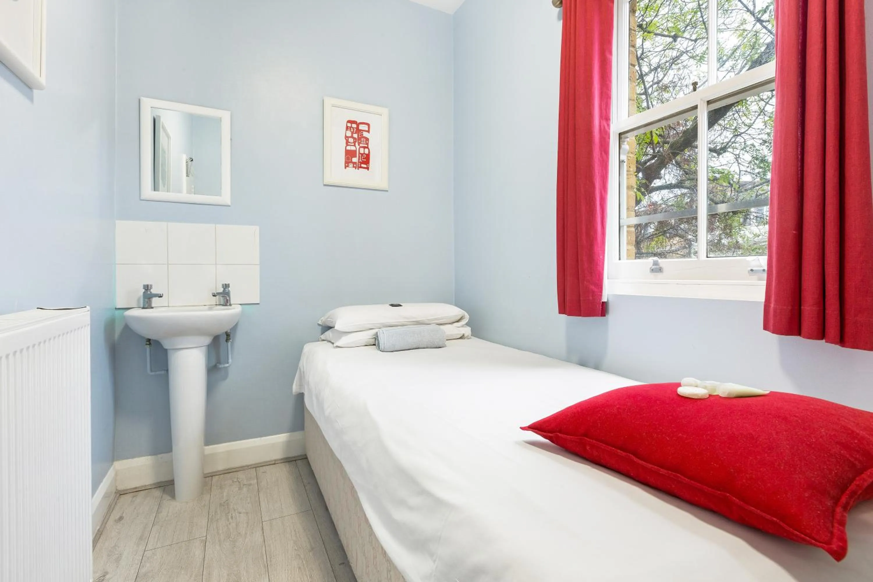 Bed in Astor Victoria Hostel