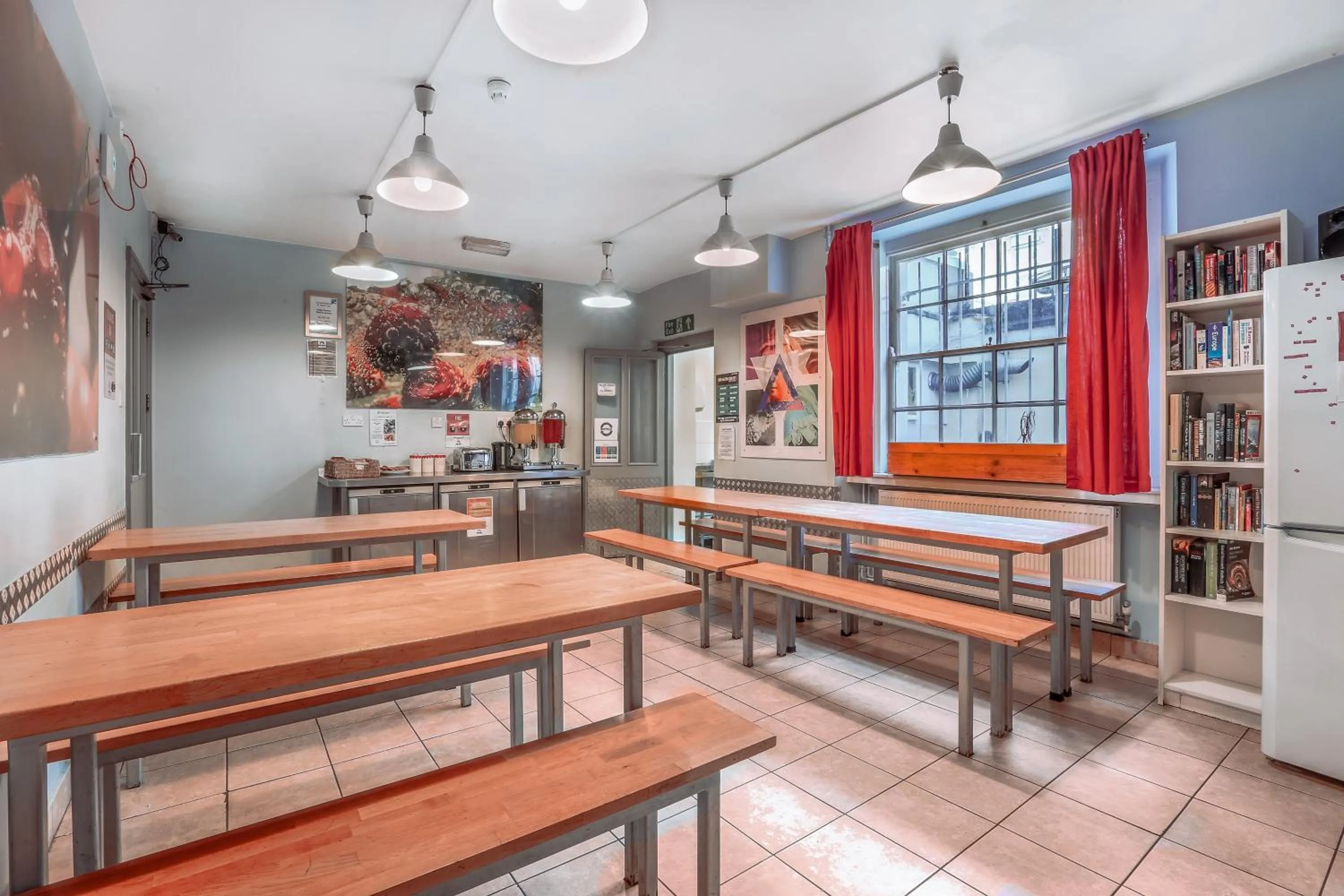 Communal kitchen in Astor Victoria Hostel