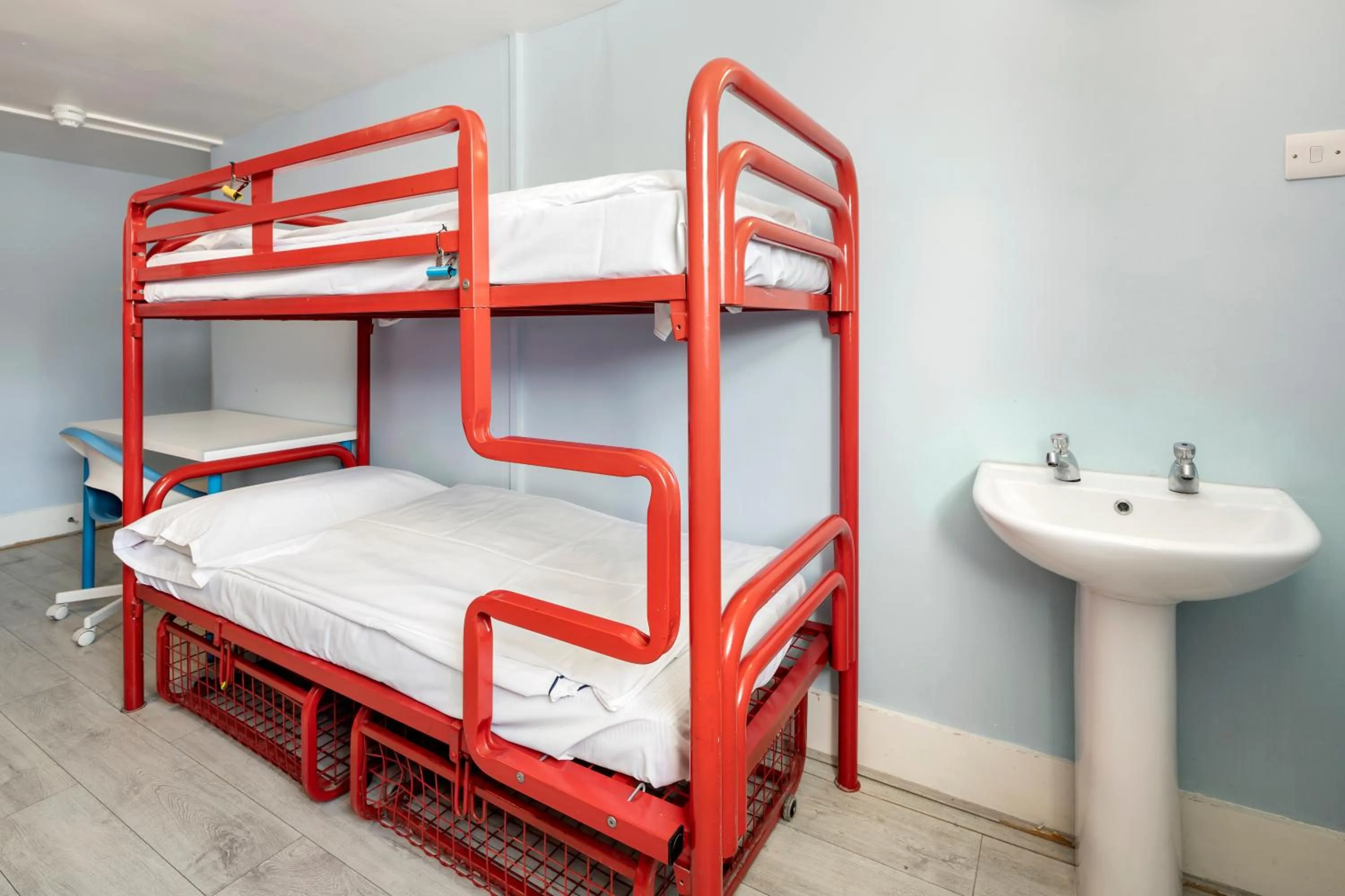 Bedroom, Bed in Astor Victoria Hostel