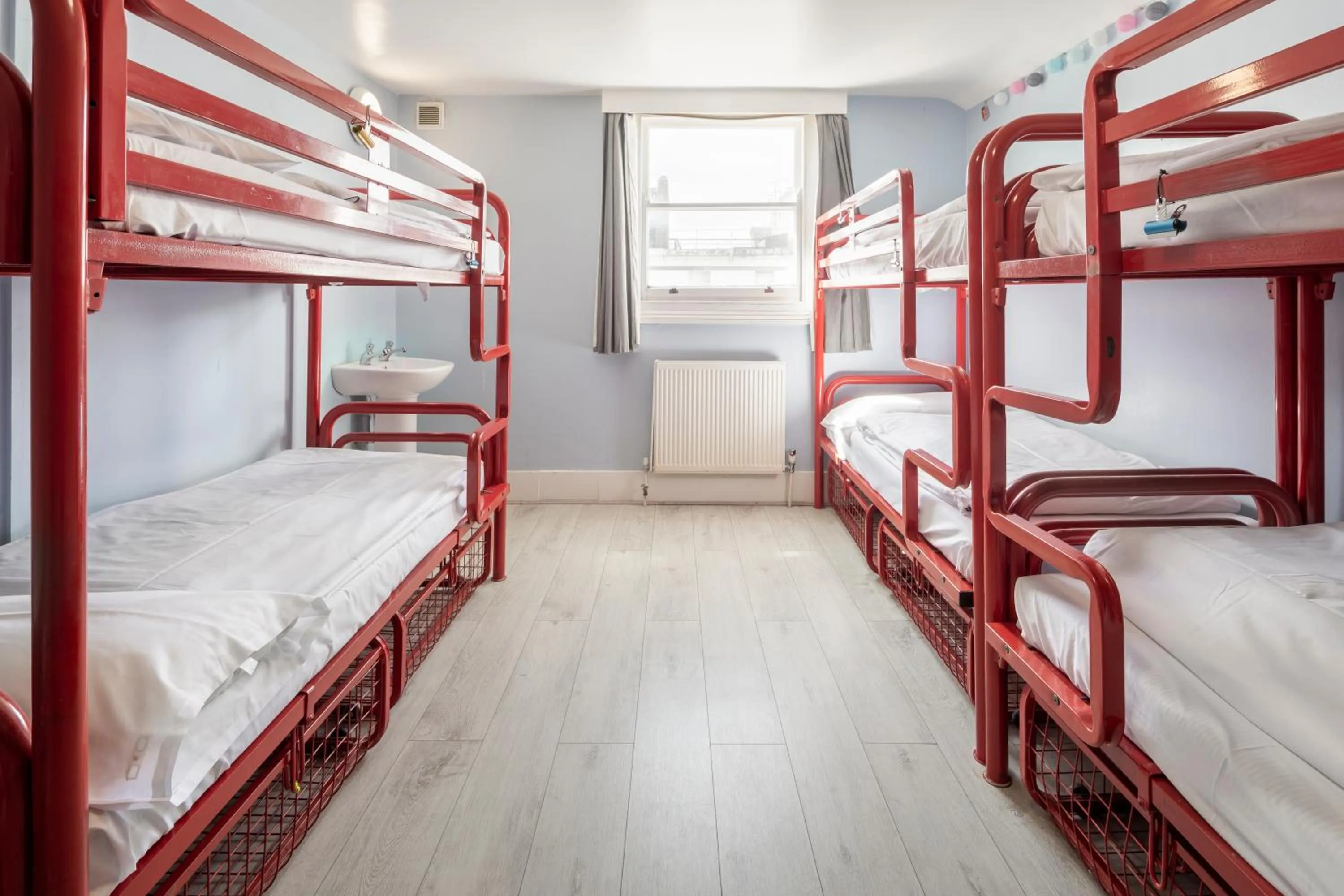 Photo of the whole room, Bed in Astor Victoria Hostel