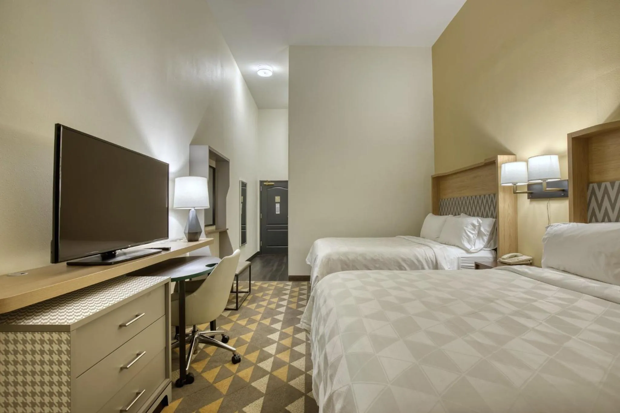 Photo of the whole room, Bed in Holiday Inn Hotel & Suites Madison West - Middleton by IHG