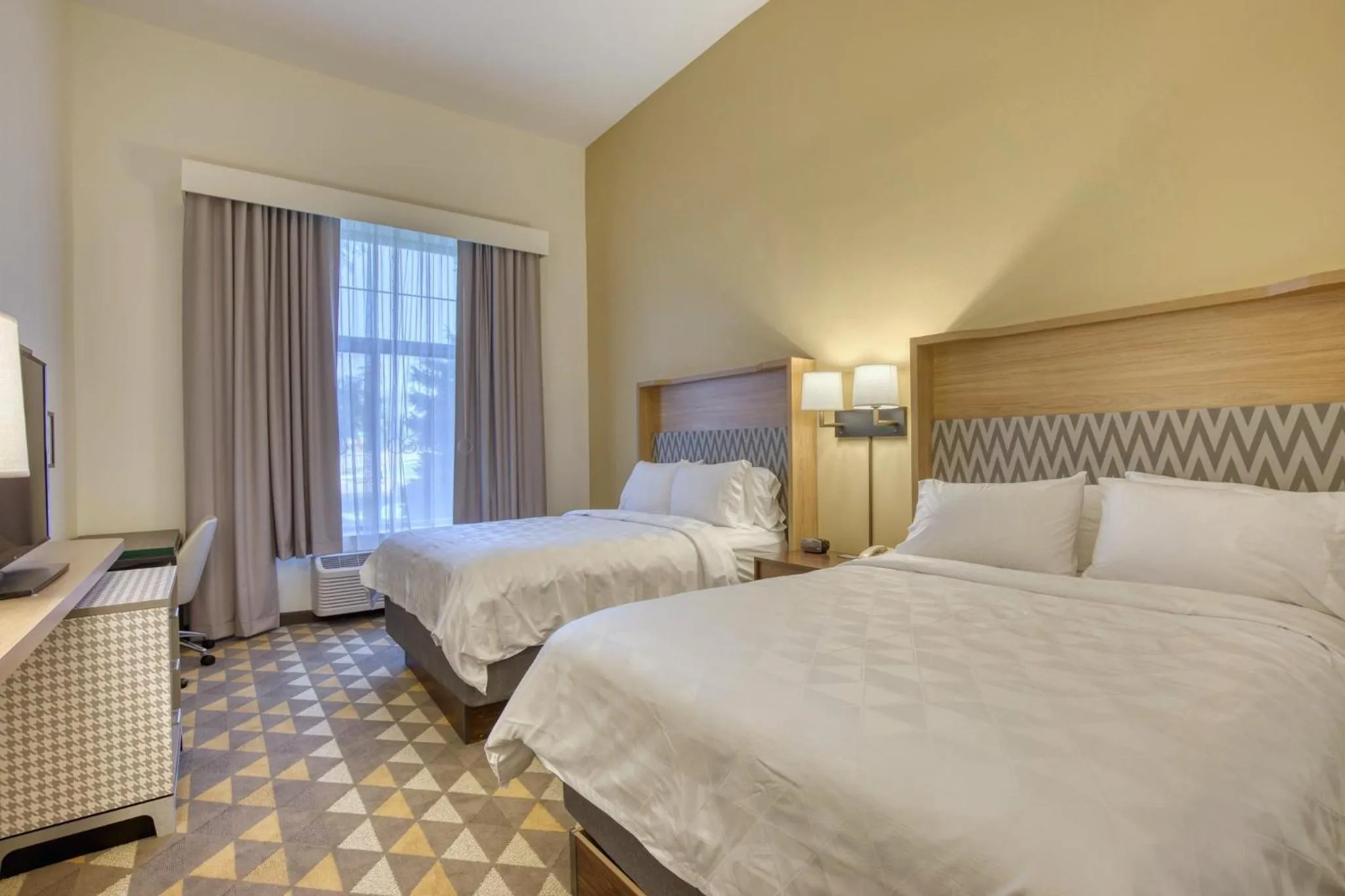 Photo of the whole room, Bed in Holiday Inn Hotel & Suites Madison West - Middleton by IHG