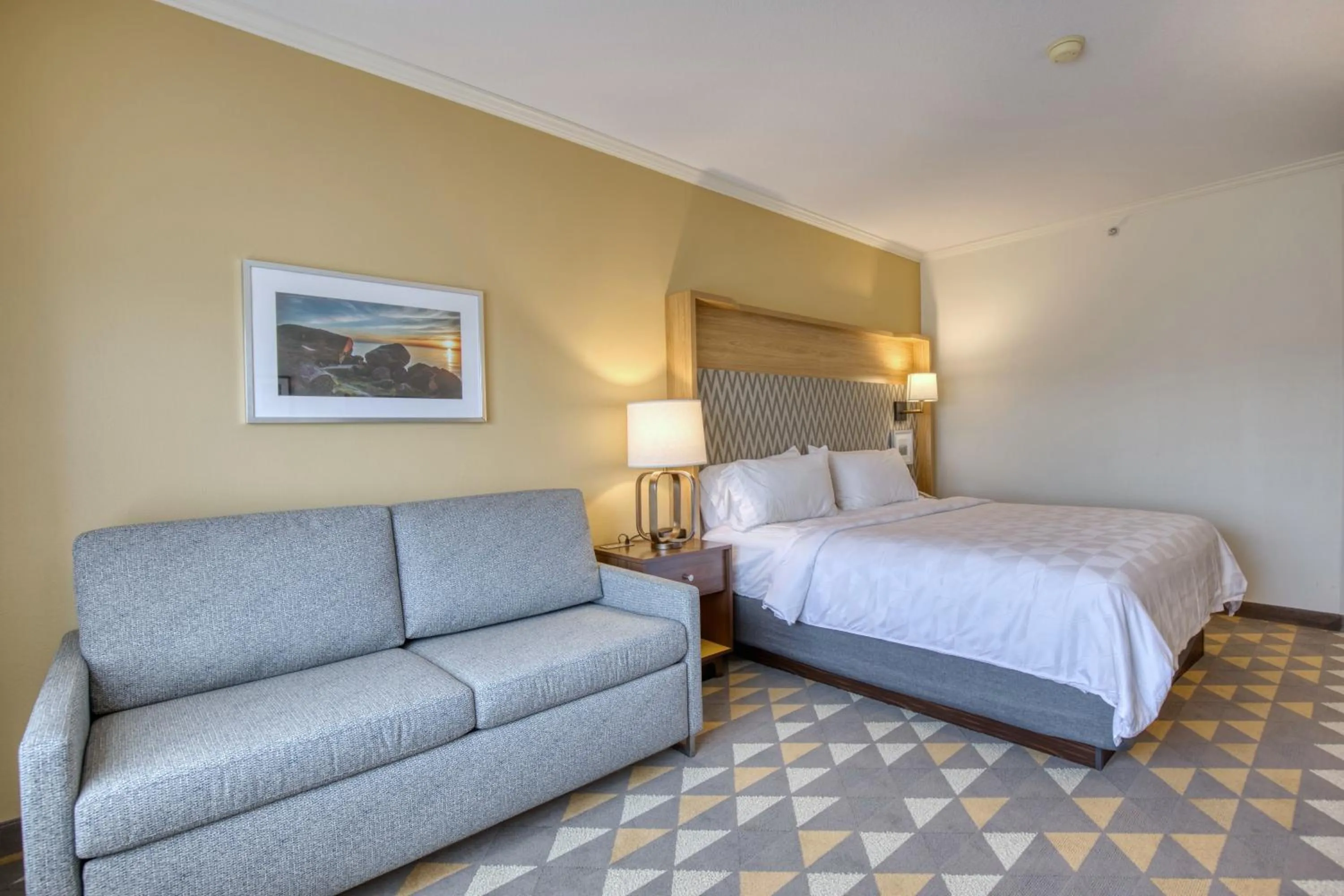 Bedroom, Bed in Holiday Inn Hotel & Suites Madison West - Middleton by IHG