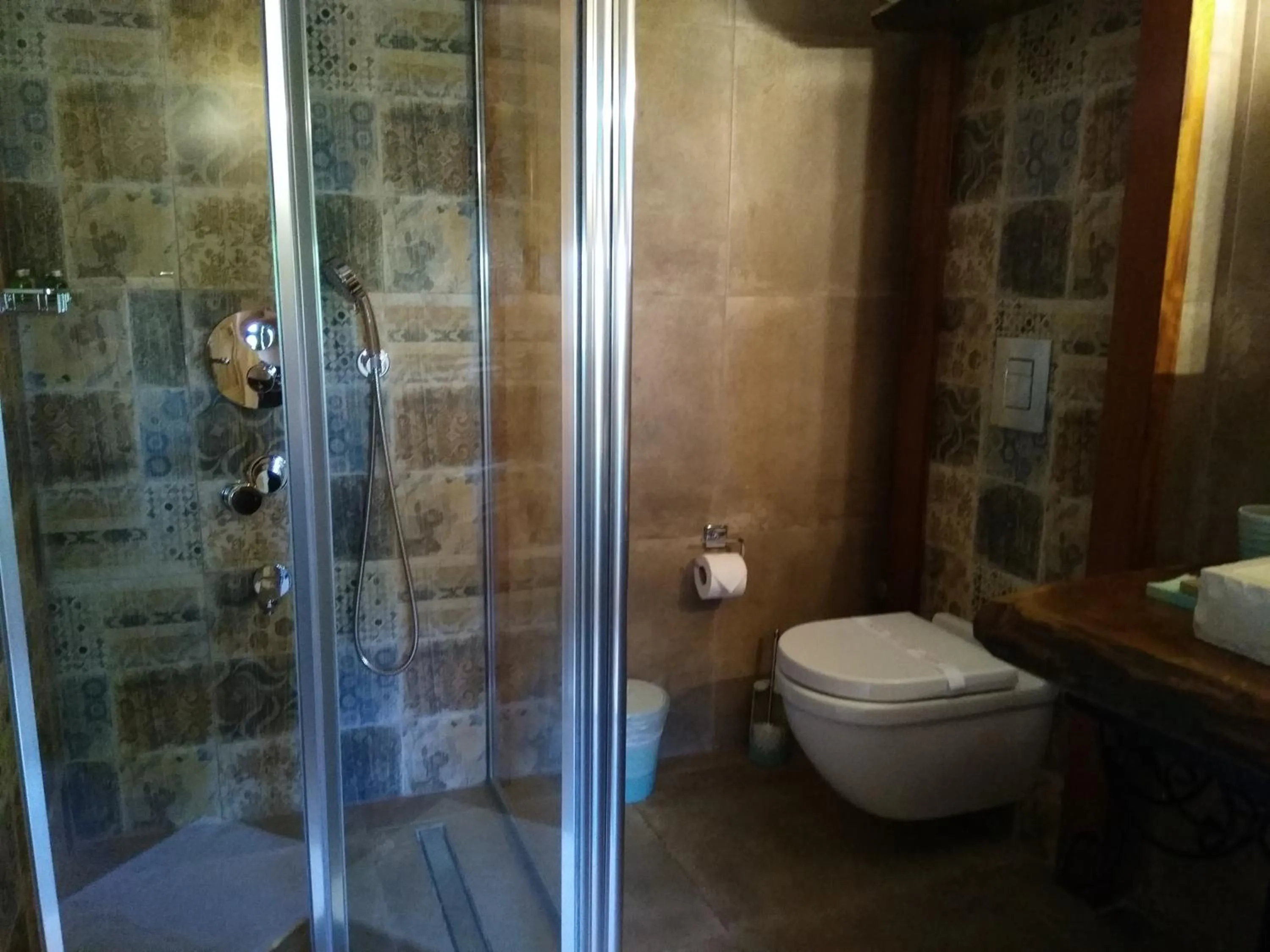 Shower in Aşıklar Otel By Şükrü