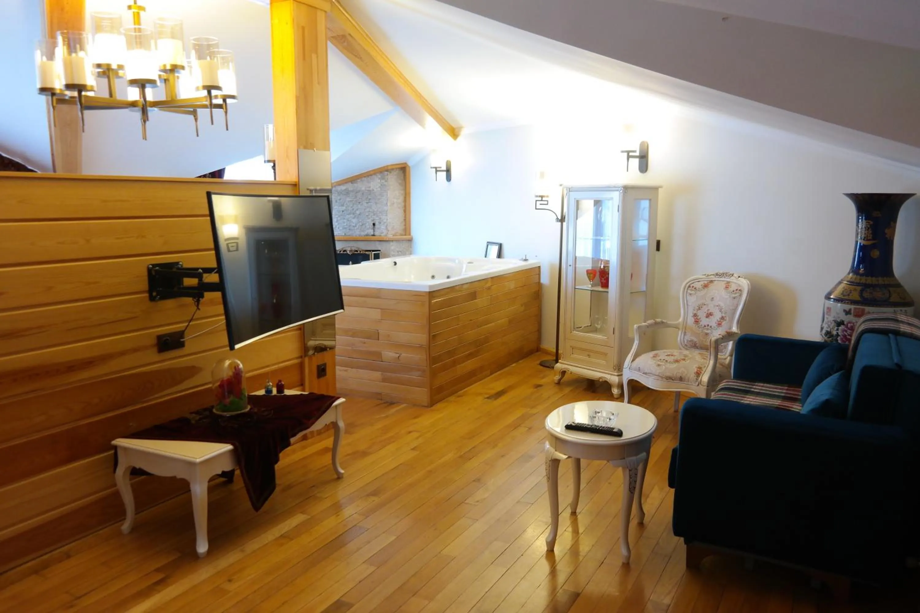 Seating area in Aşıklar Otel By Şükrü