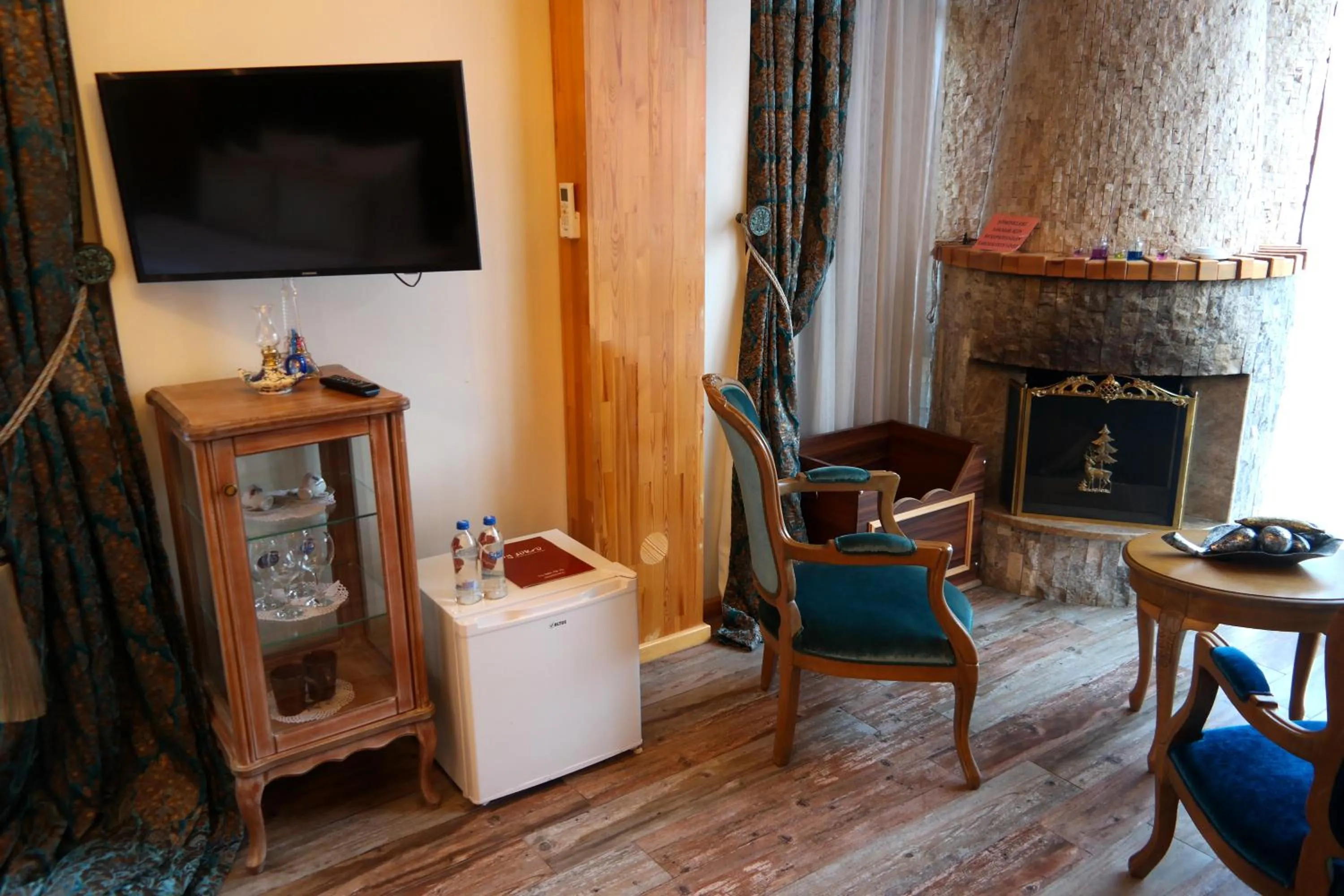 Seating area in Aşıklar Otel By Şükrü