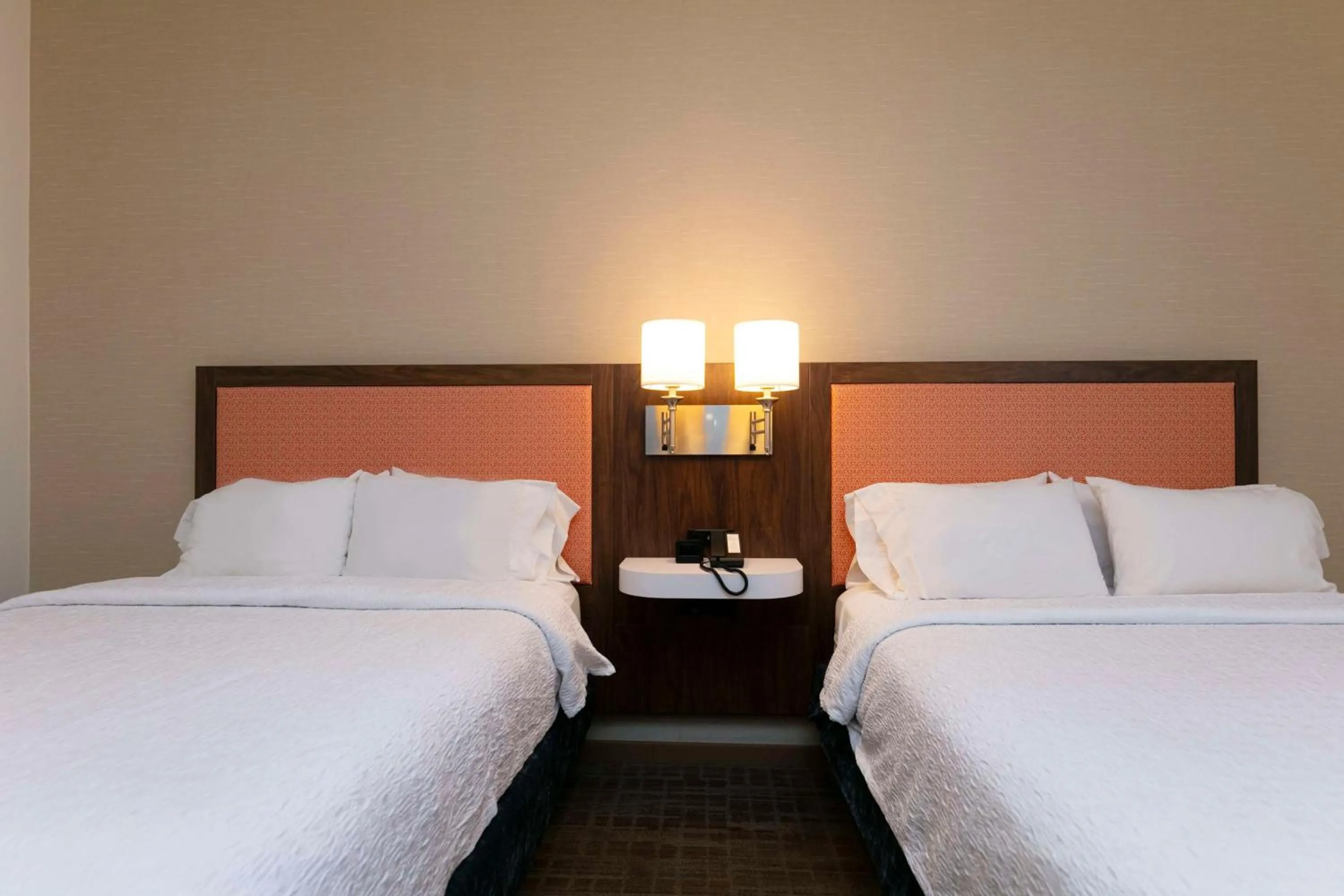 Bed in Hampton Inn Scranton at Montage Mountain