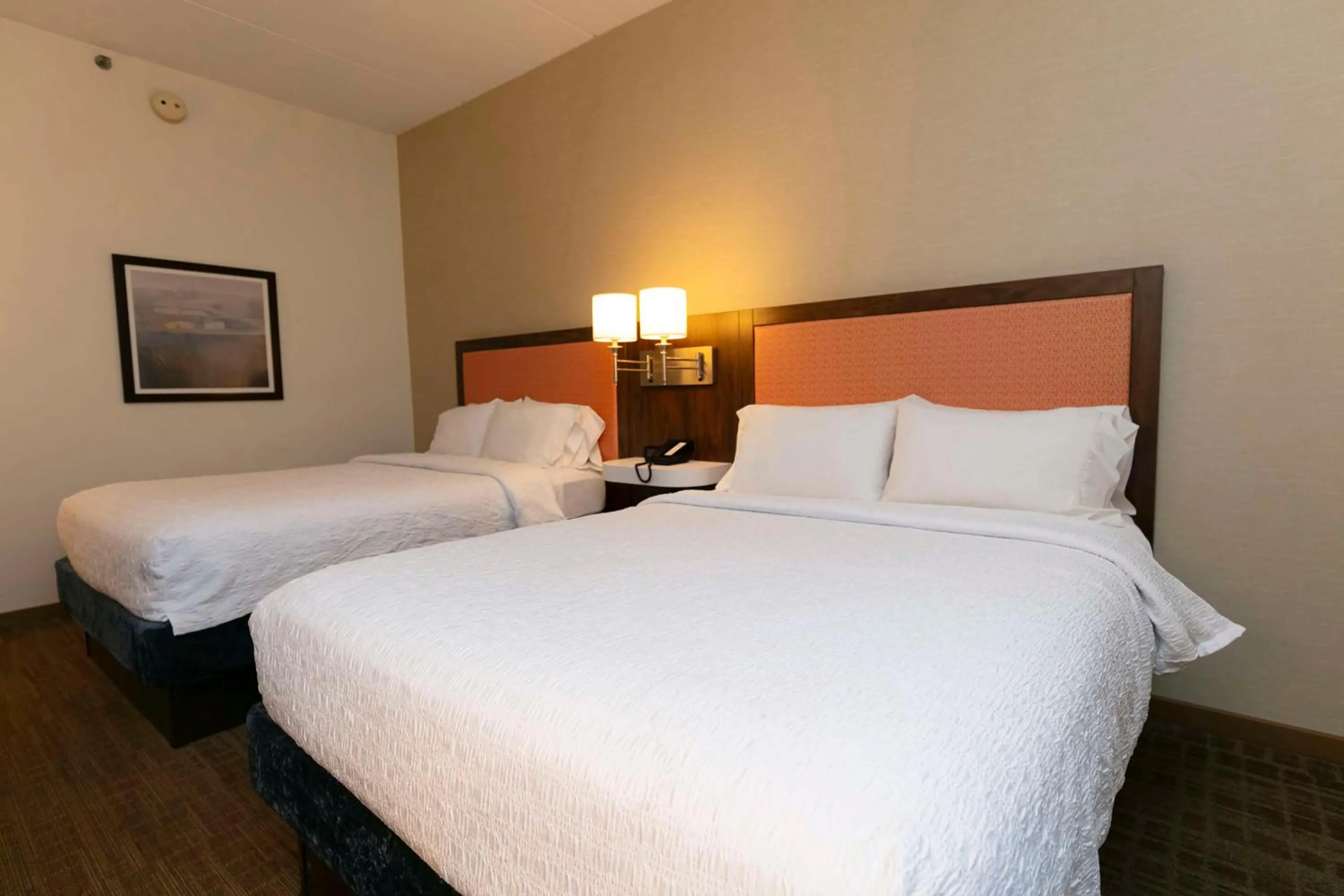 Bed in Hampton Inn Scranton at Montage Mountain