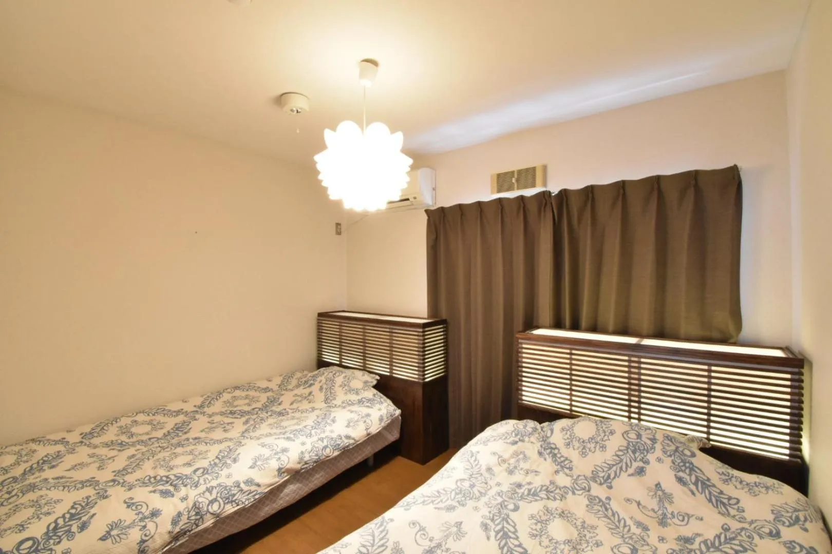 Bedroom, Bed in Condominio Mozu 102