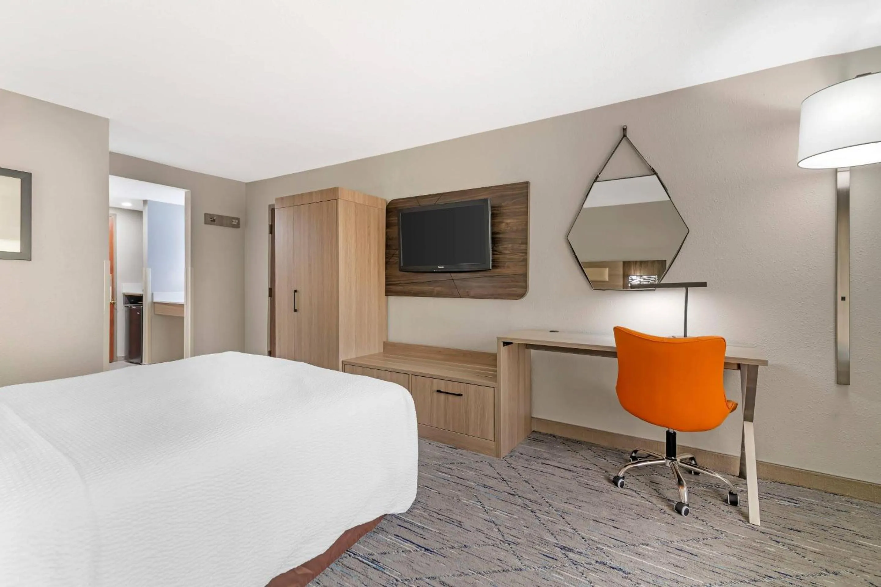 Bedroom, Bed in Keene Elm City Hotel, an Ascend Collection Hotel