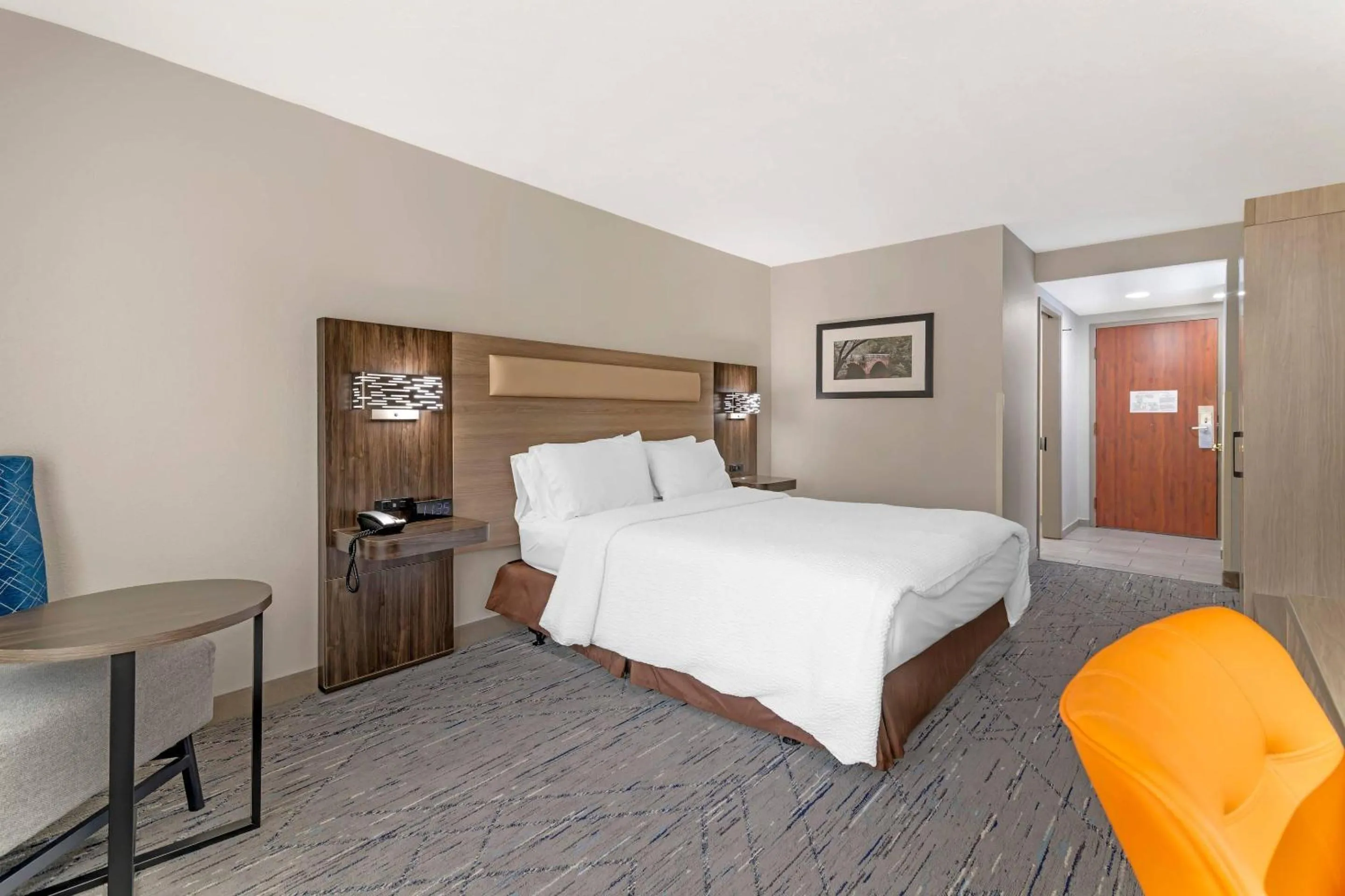 Bedroom, Bed in Keene Elm City Hotel, an Ascend Collection Hotel