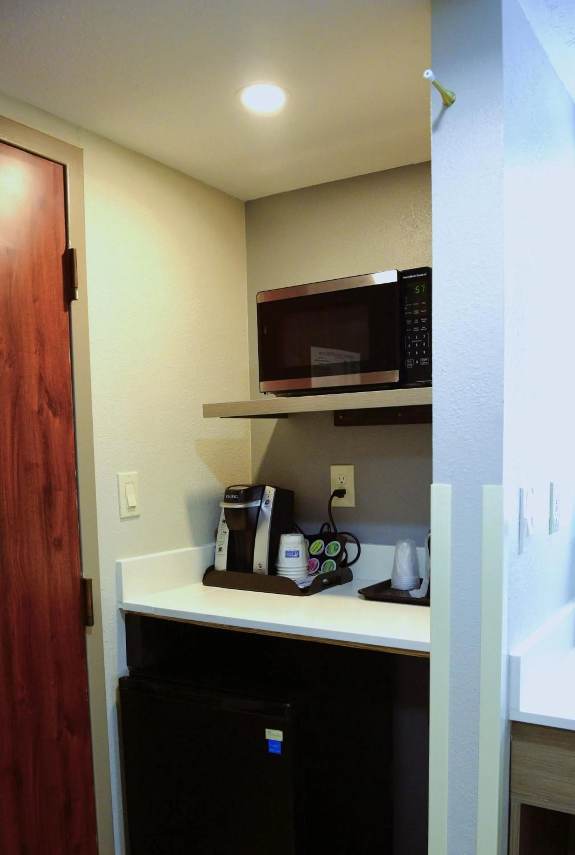 Coffee/tea facilities in Keene Elm City Hotel, an Ascend Collection Hotel