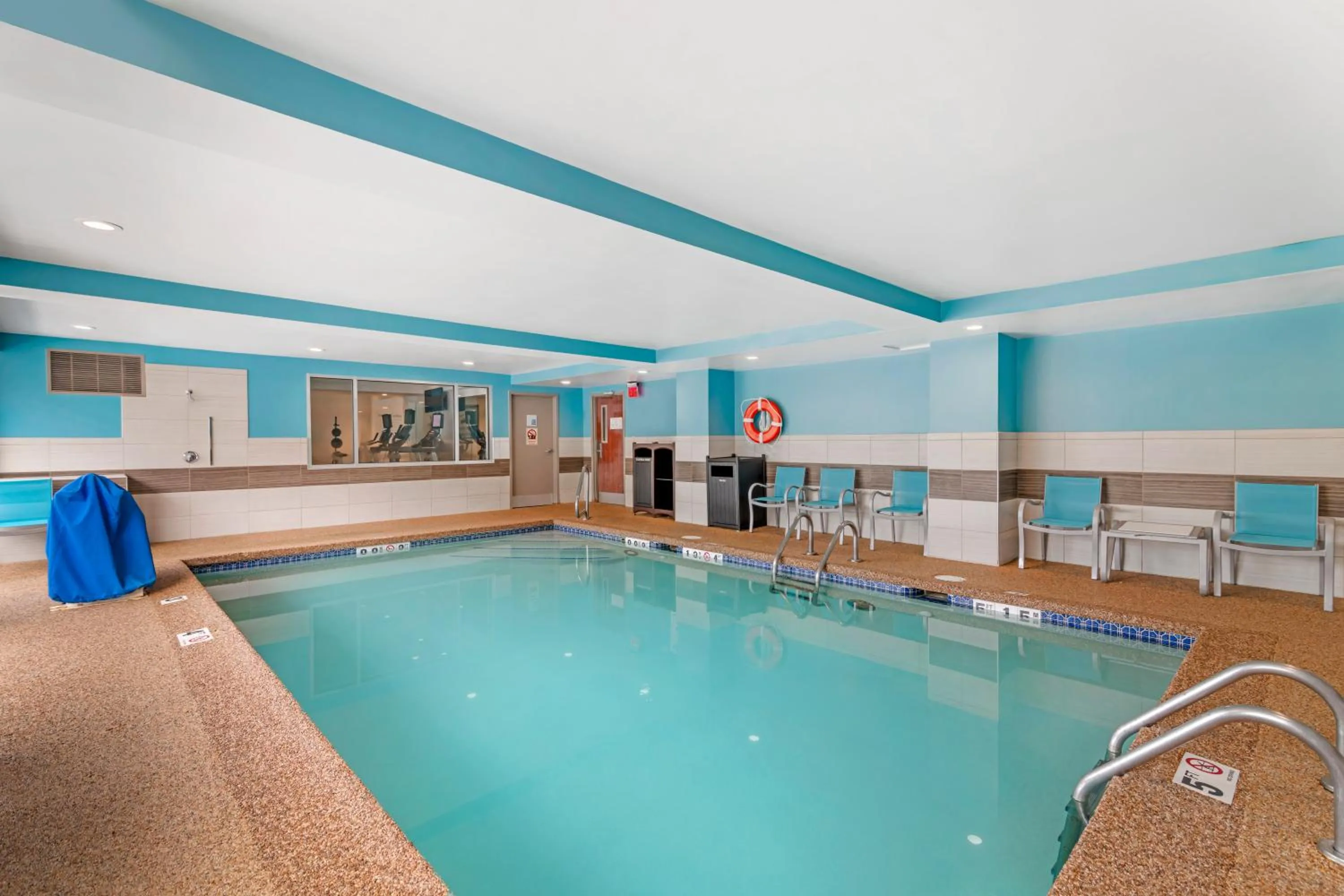 Swimming pool in Keene Elm City Hotel, an Ascend Collection Hotel