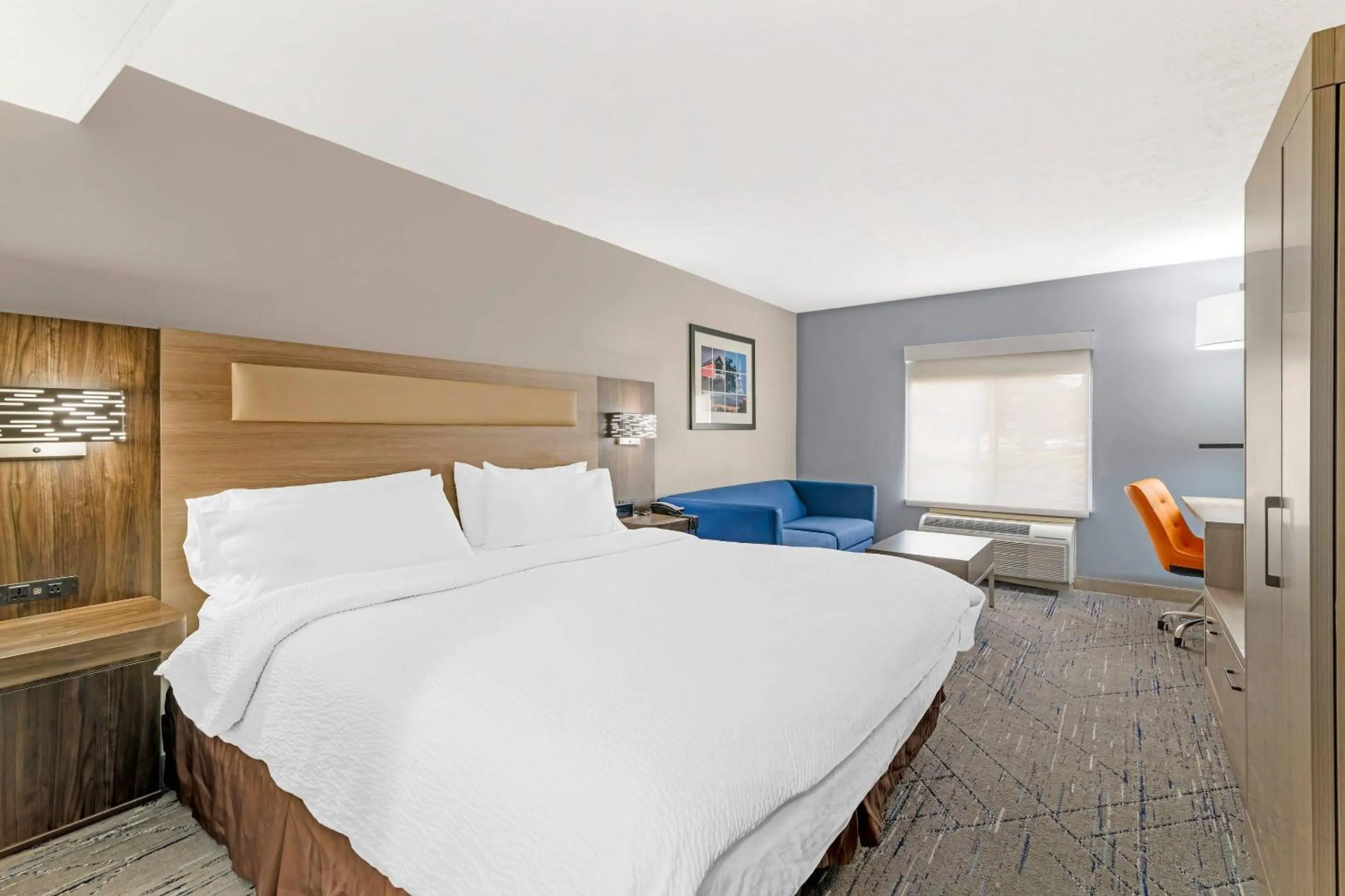 Bedroom, Bed in Keene Elm City Hotel, an Ascend Collection Hotel