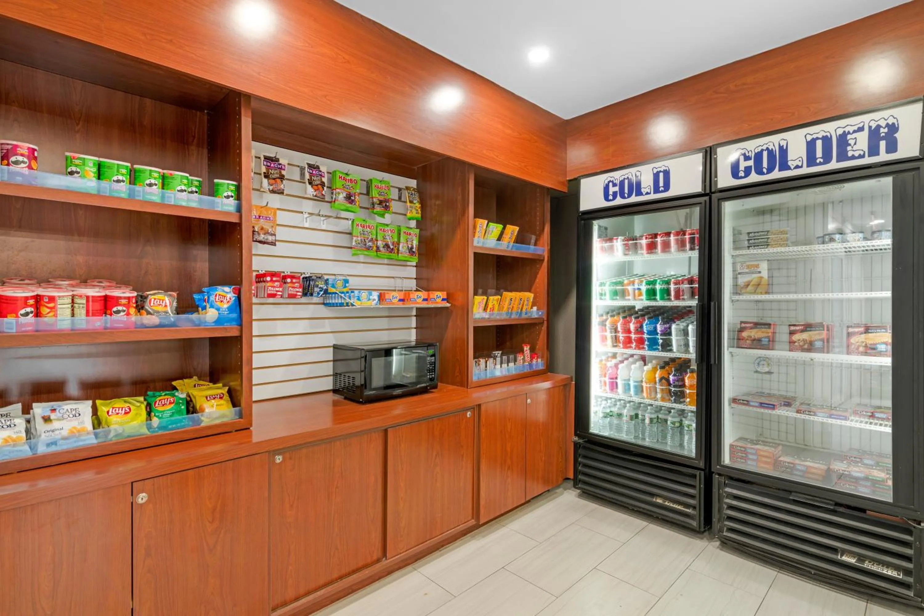 Lobby or reception in Keene Elm City Hotel, an Ascend Collection Hotel