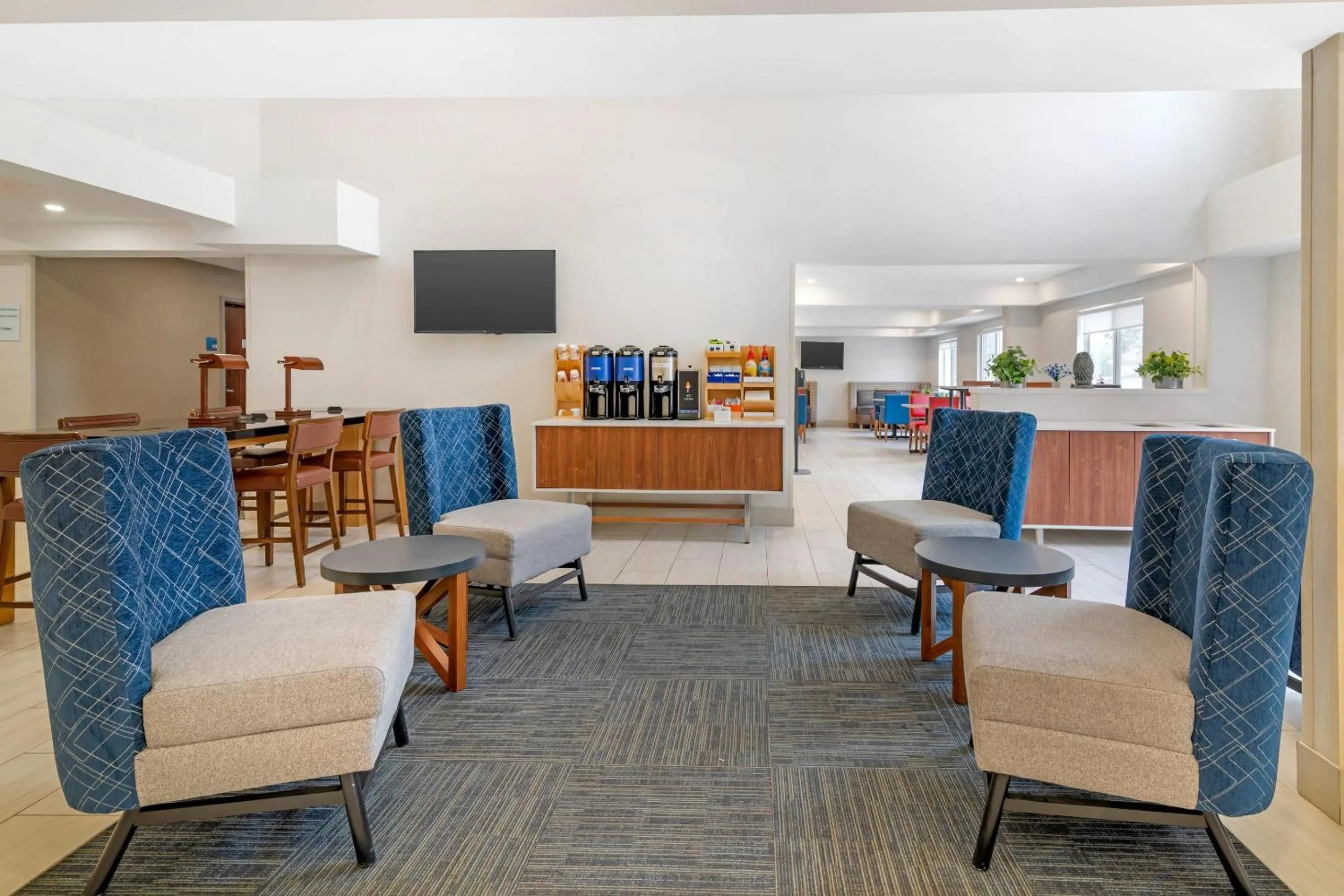 Lobby or reception in Keene Elm City Hotel, an Ascend Collection Hotel