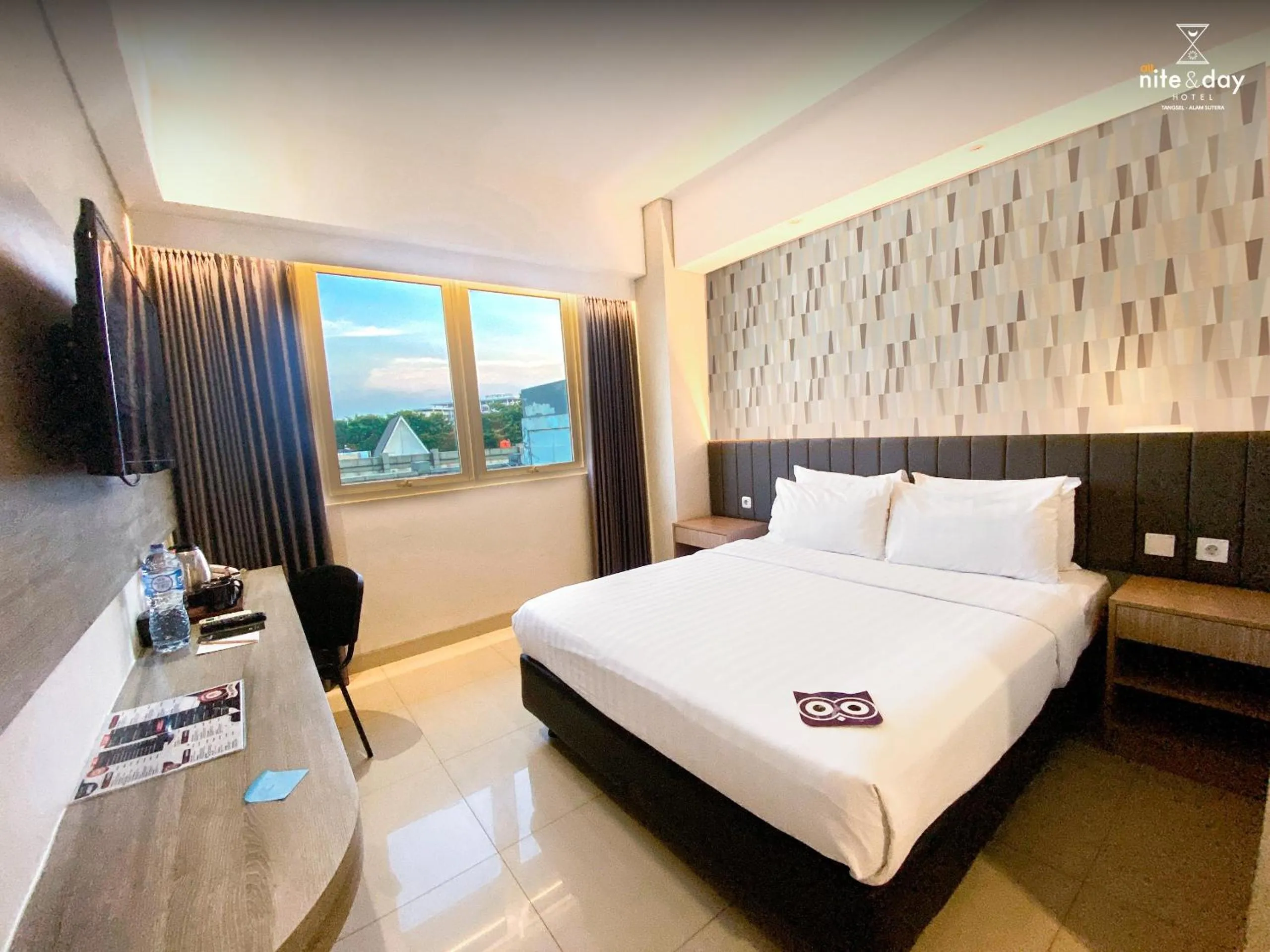 Bedroom, Bed in All Nite and Day Hotel Alam Sutera