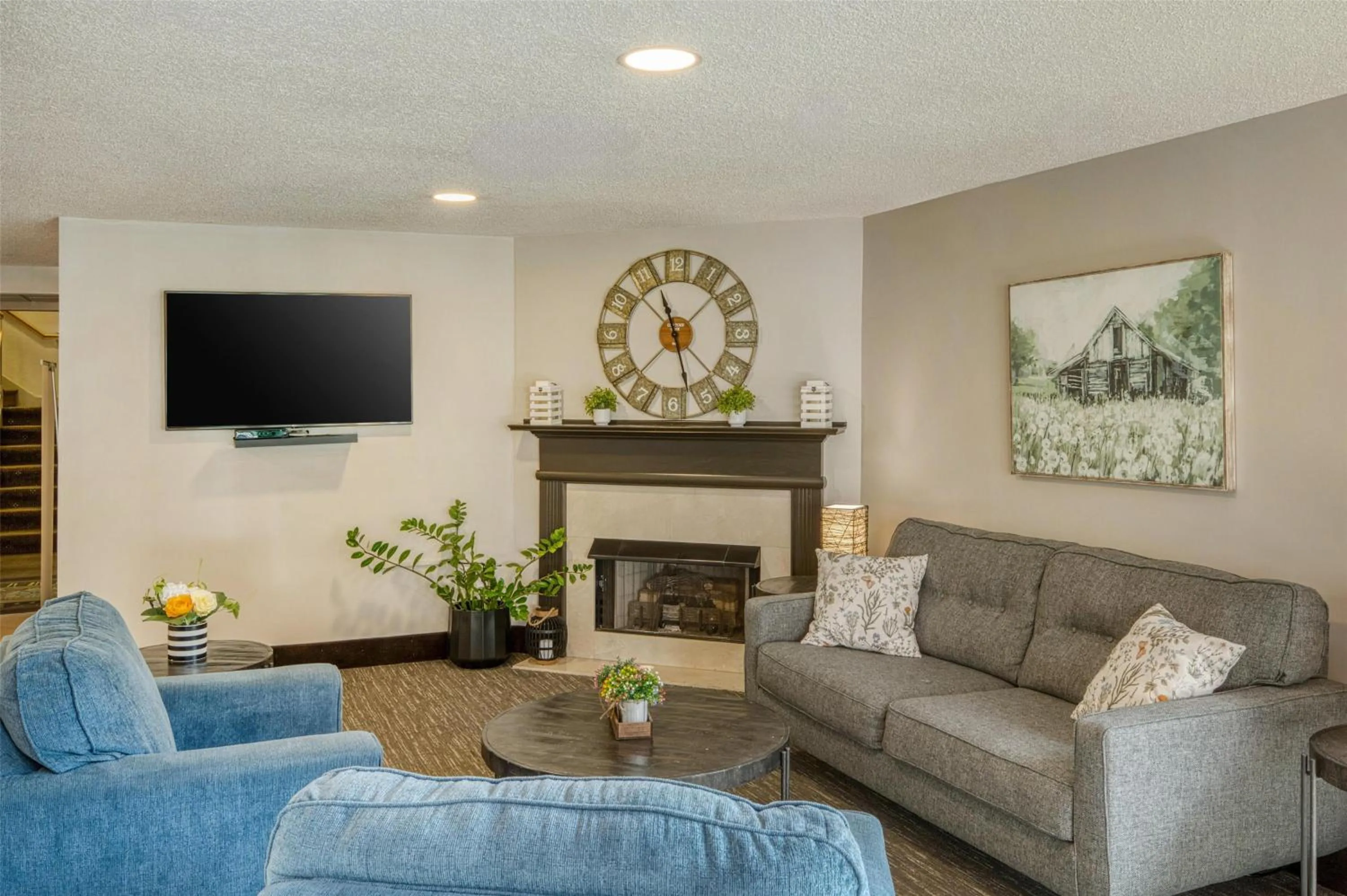 Lobby or reception in SureStay Plus Hotel by Best Western Elizabethtown Hershey