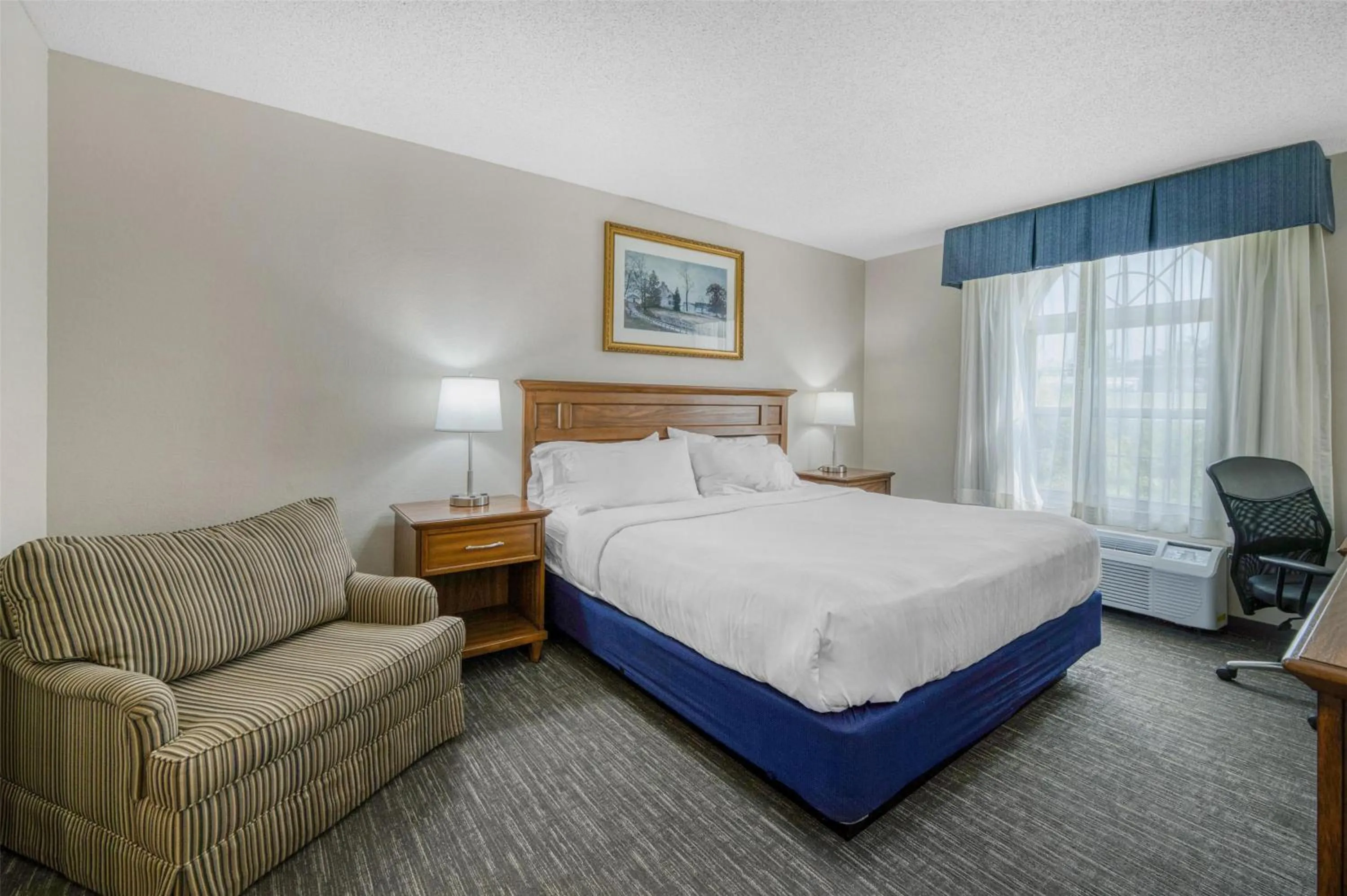 Bedroom, Bed in SureStay Plus Hotel by Best Western Elizabethtown Hershey