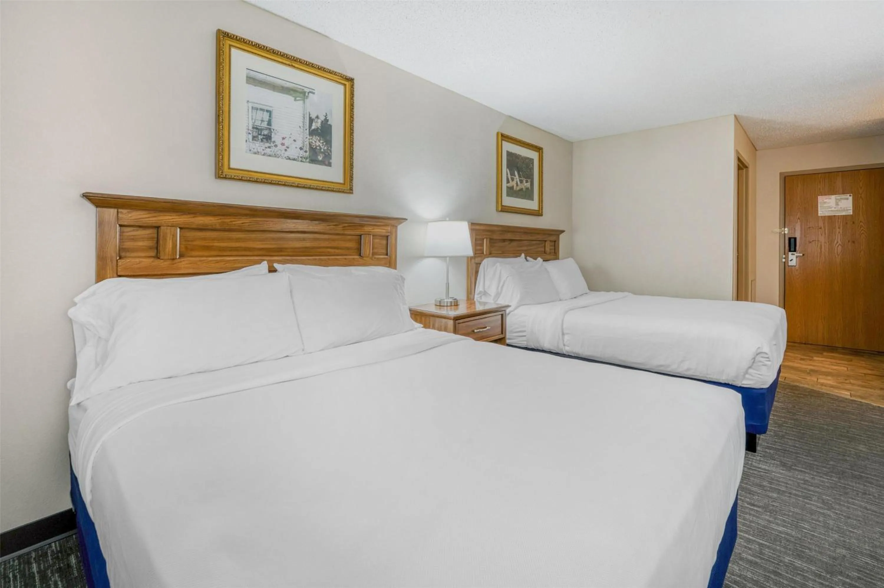Bedroom, Bed in SureStay Plus Hotel by Best Western Elizabethtown Hershey