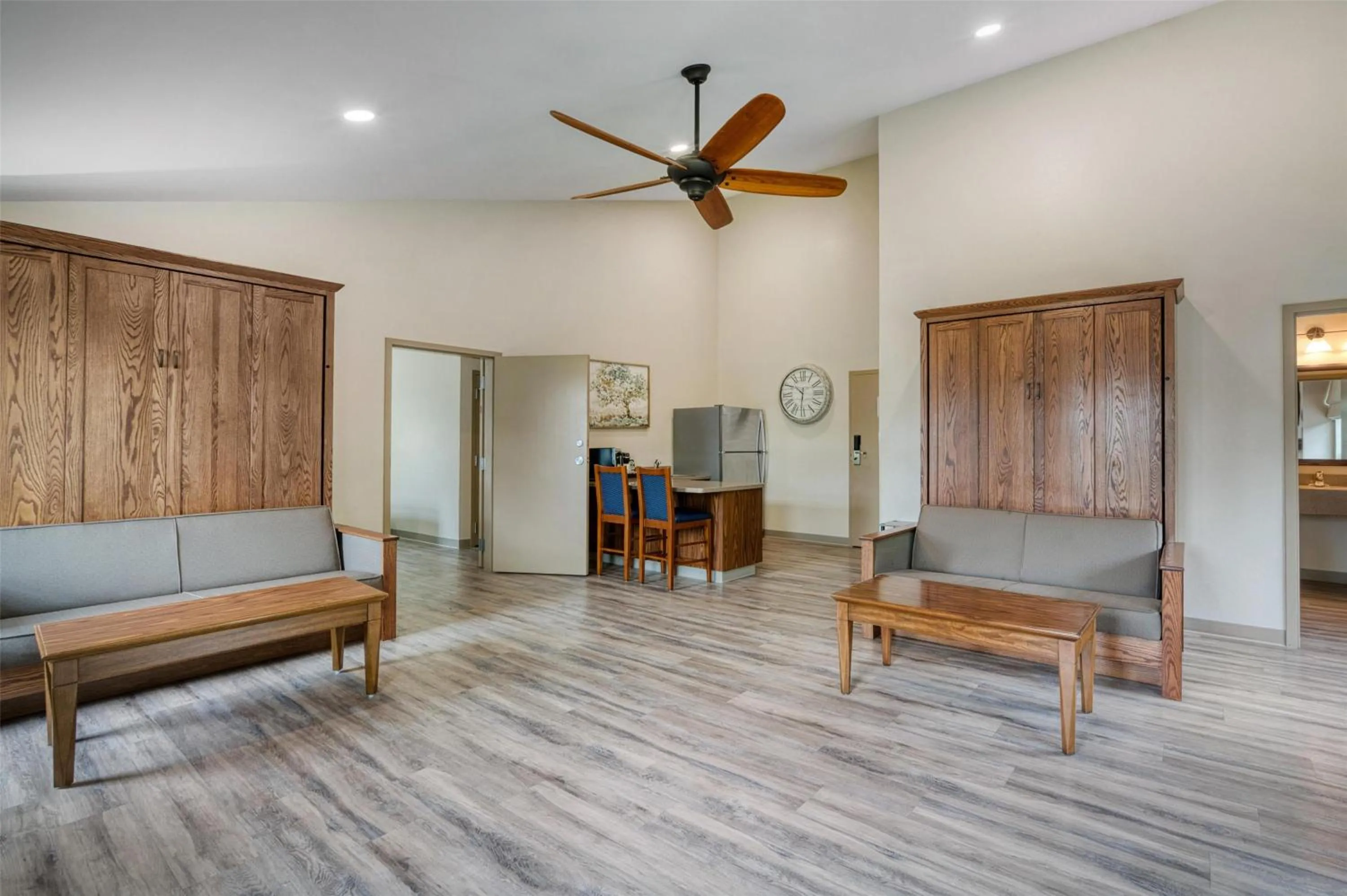 Bedroom in SureStay Plus Hotel by Best Western Elizabethtown Hershey