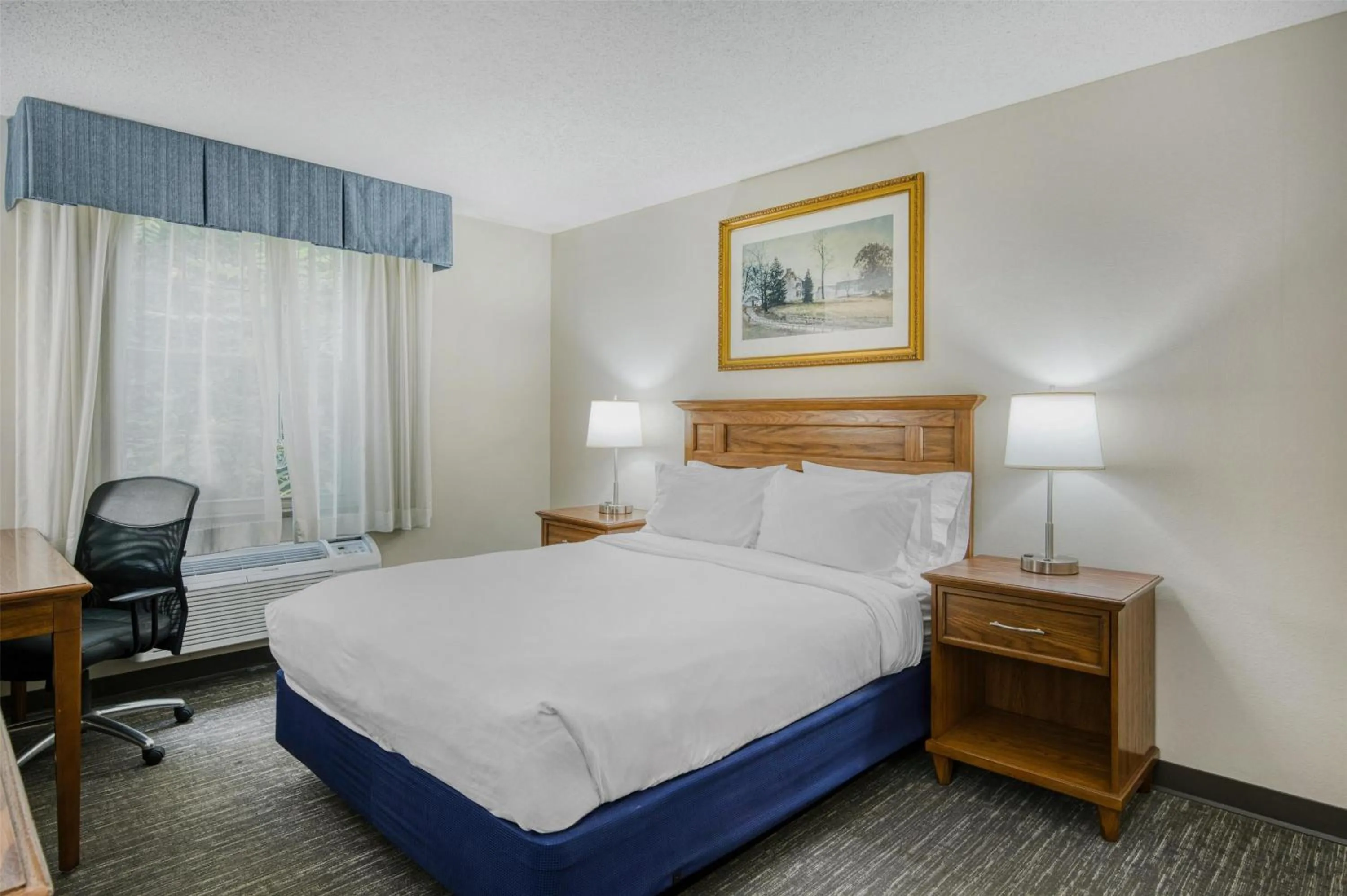 Bedroom, Bed in SureStay Plus Hotel by Best Western Elizabethtown Hershey