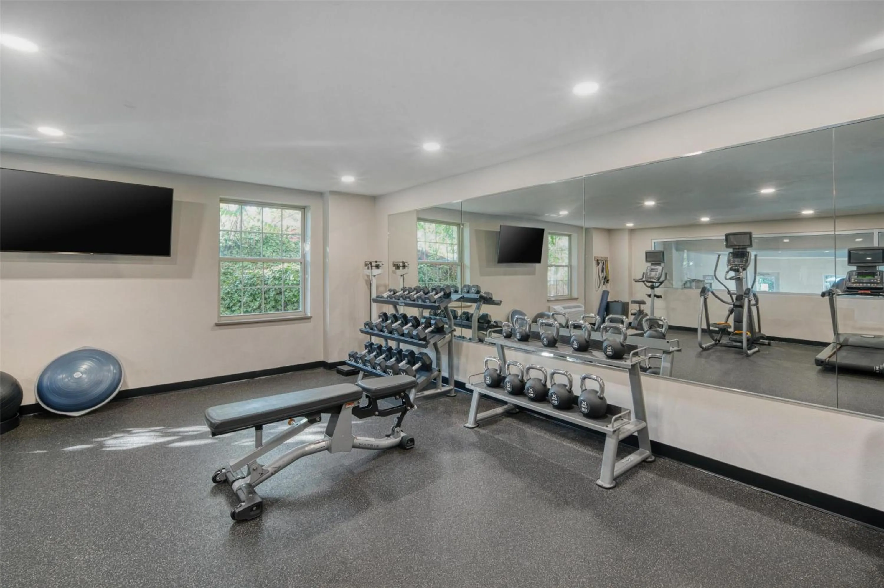 Fitness centre/facilities in SureStay Plus Hotel by Best Western Elizabethtown Hershey