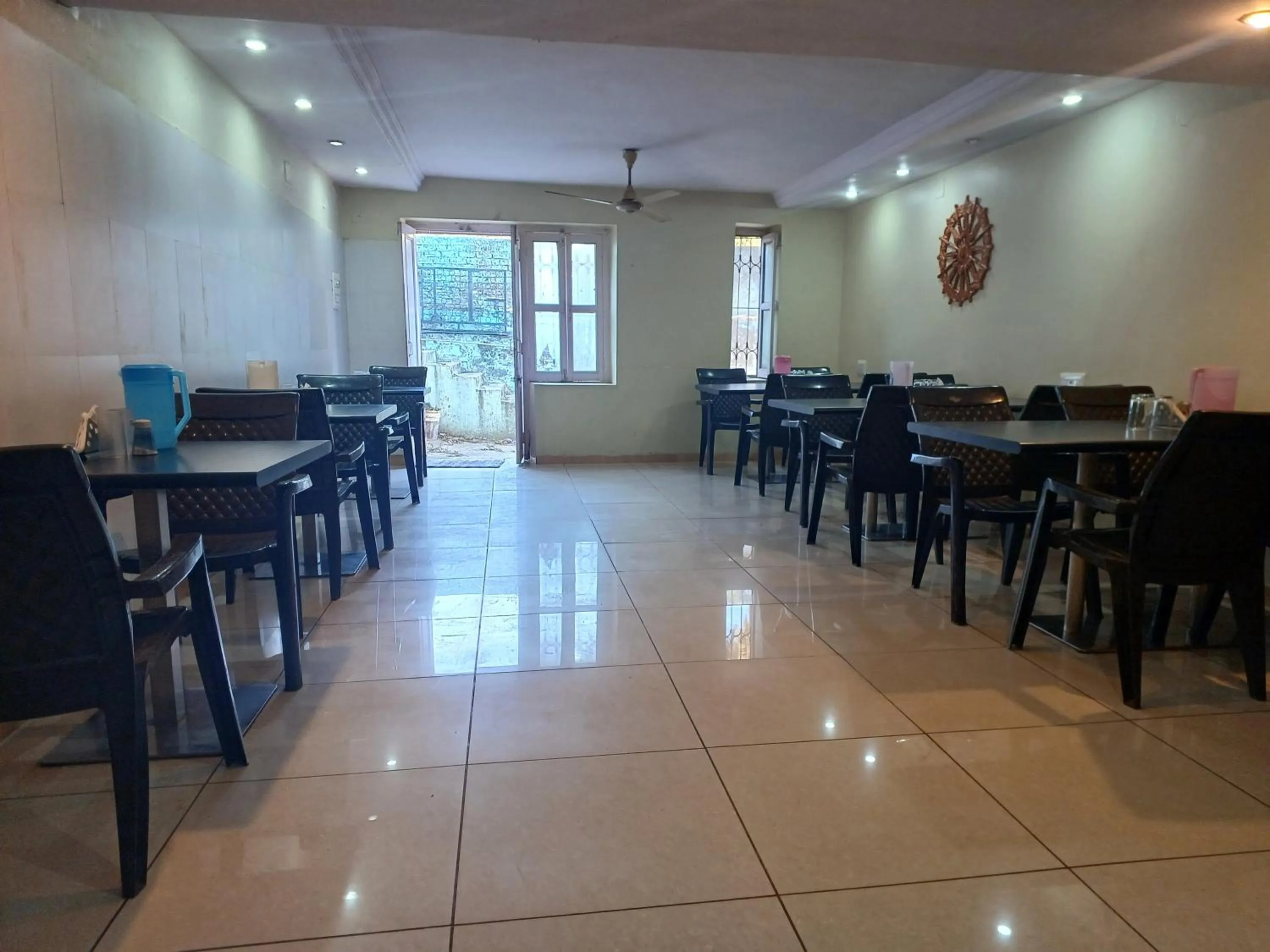 Restaurant/places to eat in Hotel Blue Valley