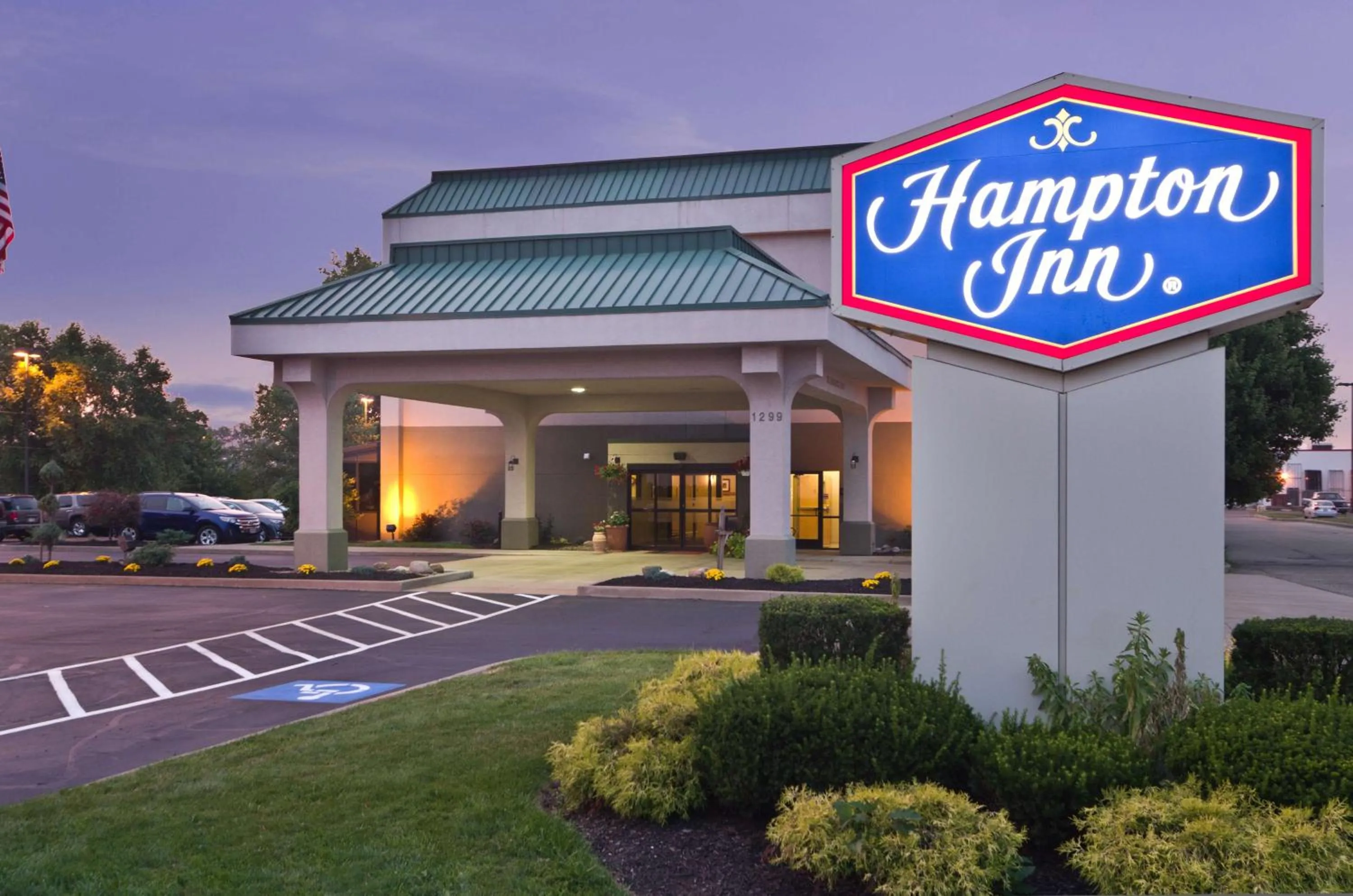 Property building in Hampton Inn New Philadelphia