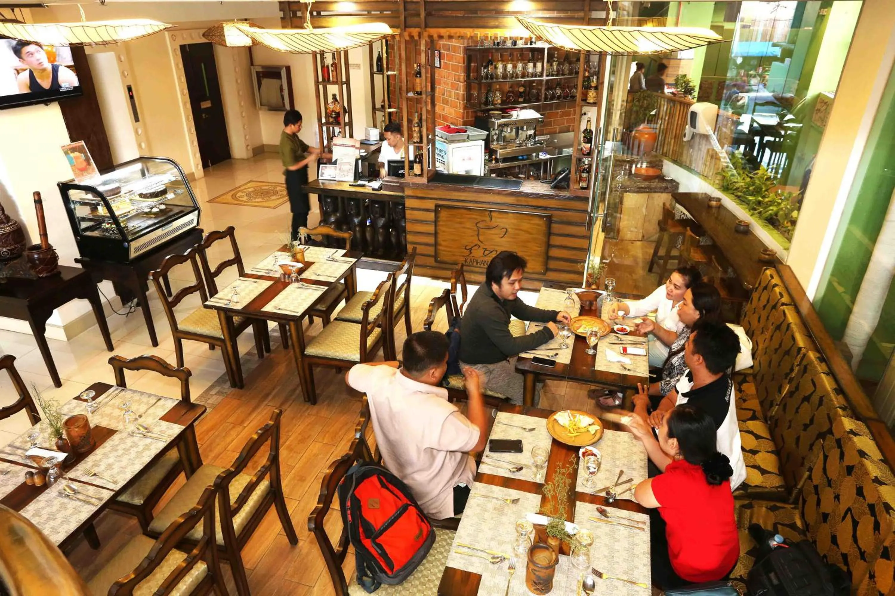 Restaurant/Places to Eat in Palm Grass Hotel