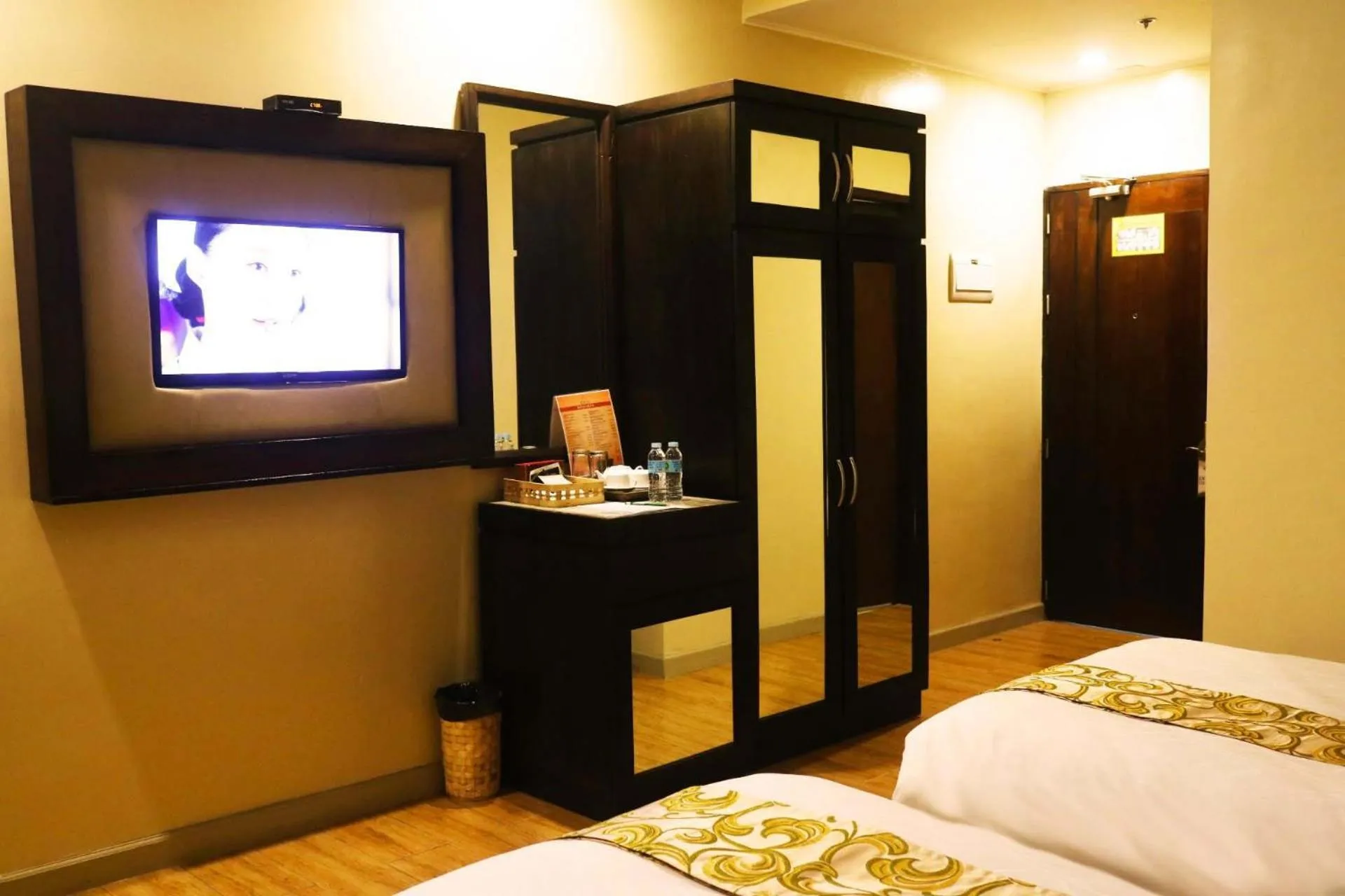 TV/Entertainment Center in Palm Grass Hotel