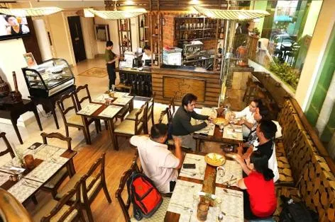 Restaurant/Places to Eat in Palm Grass Hotel