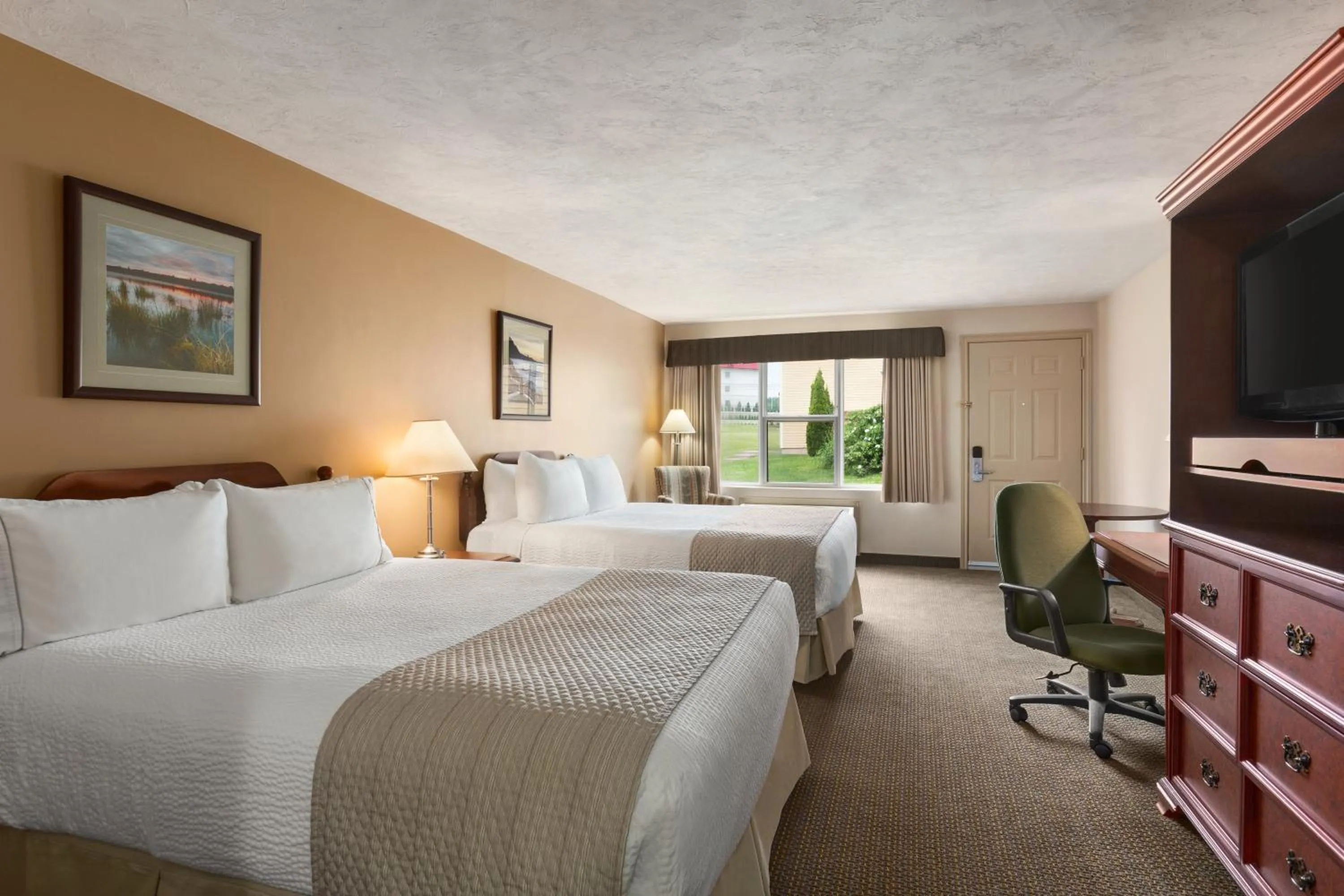 Photo of the whole room, Bed in Days Inn & Suites by Wyndham Moncton