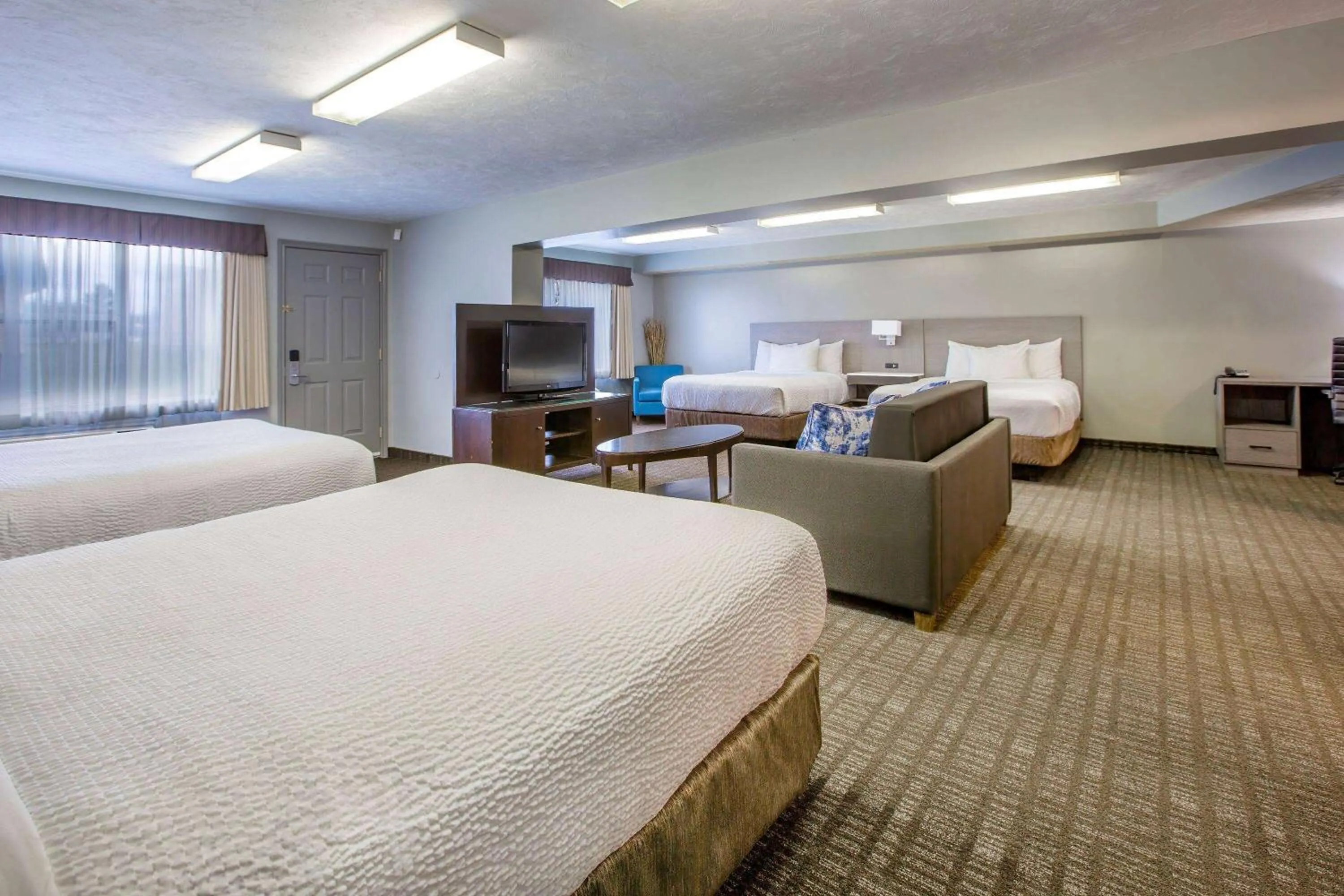 Photo of the whole room, Bed in Days Inn & Suites by Wyndham Moncton