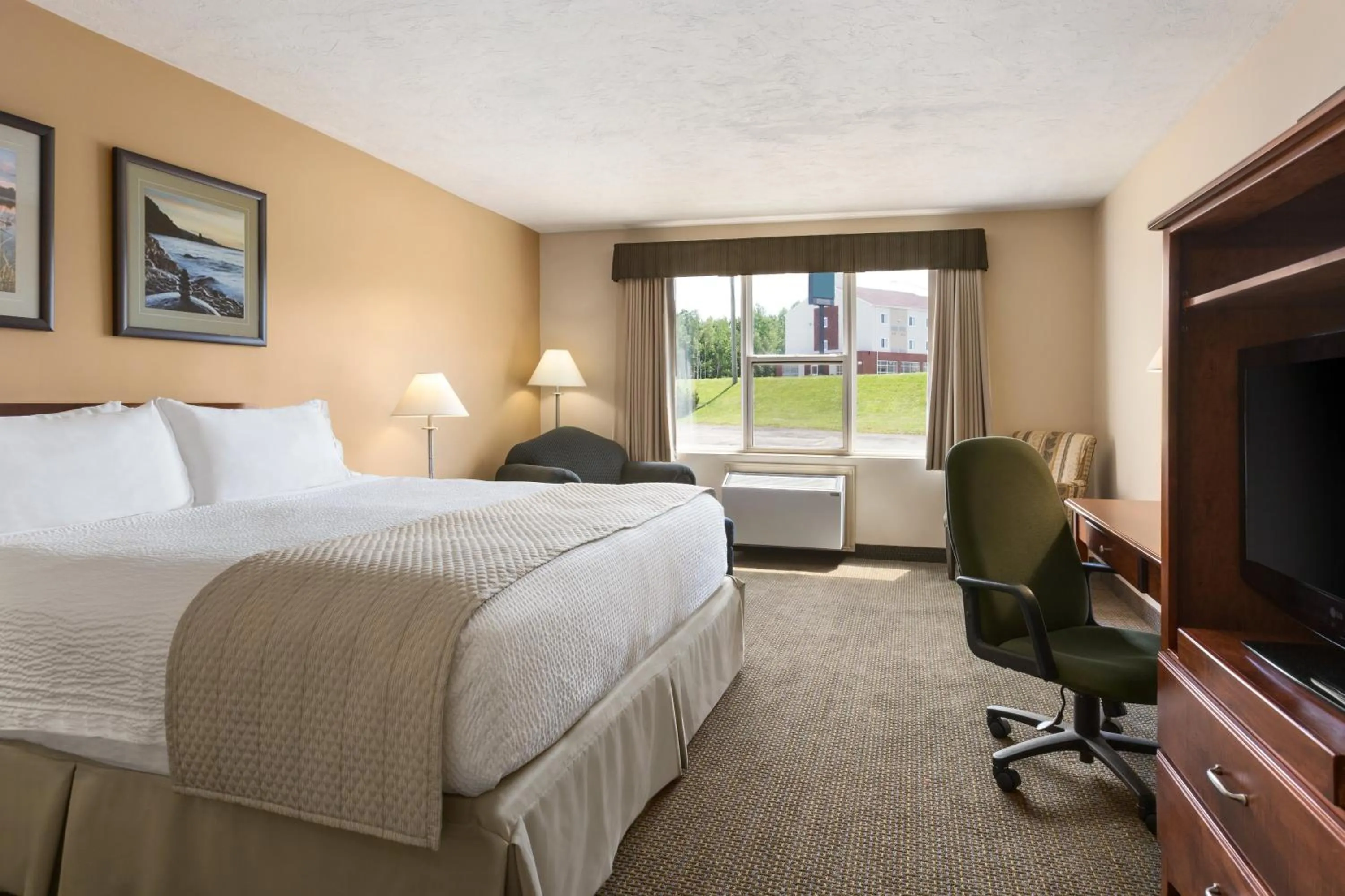 Day, Bed in Days Inn & Suites by Wyndham Moncton