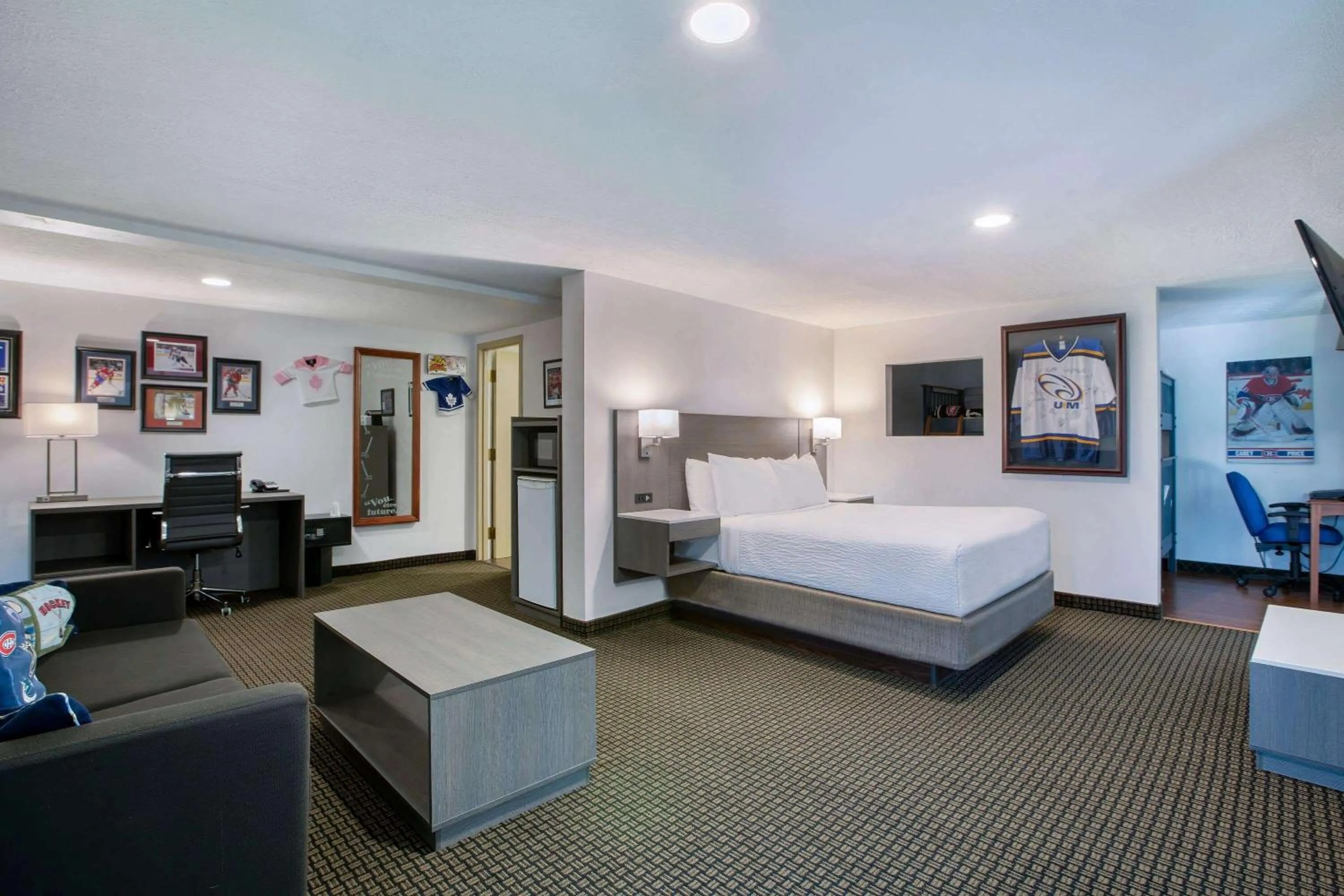 Photo of the whole room, Bed in Days Inn & Suites by Wyndham Moncton