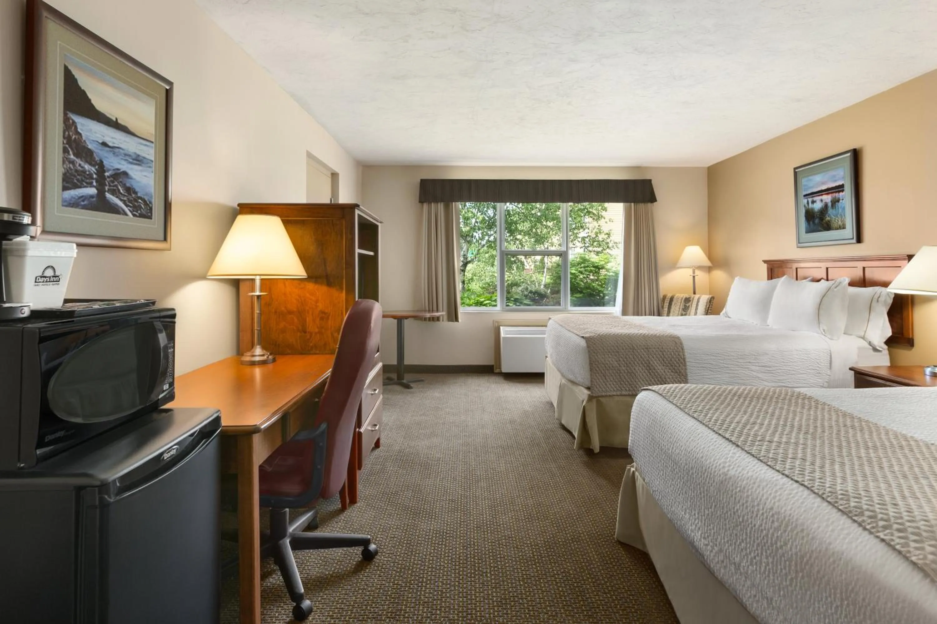 Day, Bed in Days Inn & Suites by Wyndham Moncton
