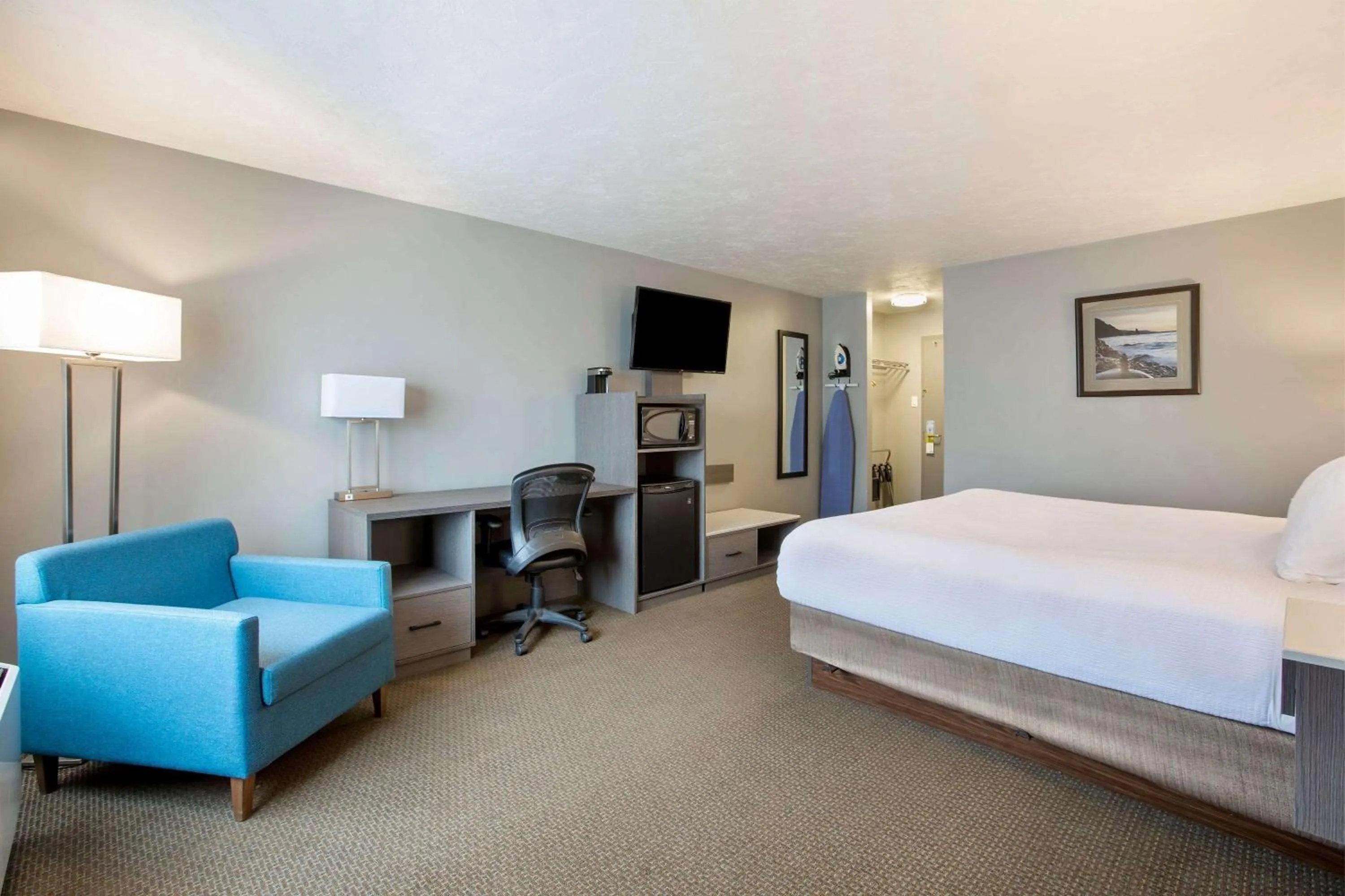 Bed in Days Inn & Suites by Wyndham Moncton