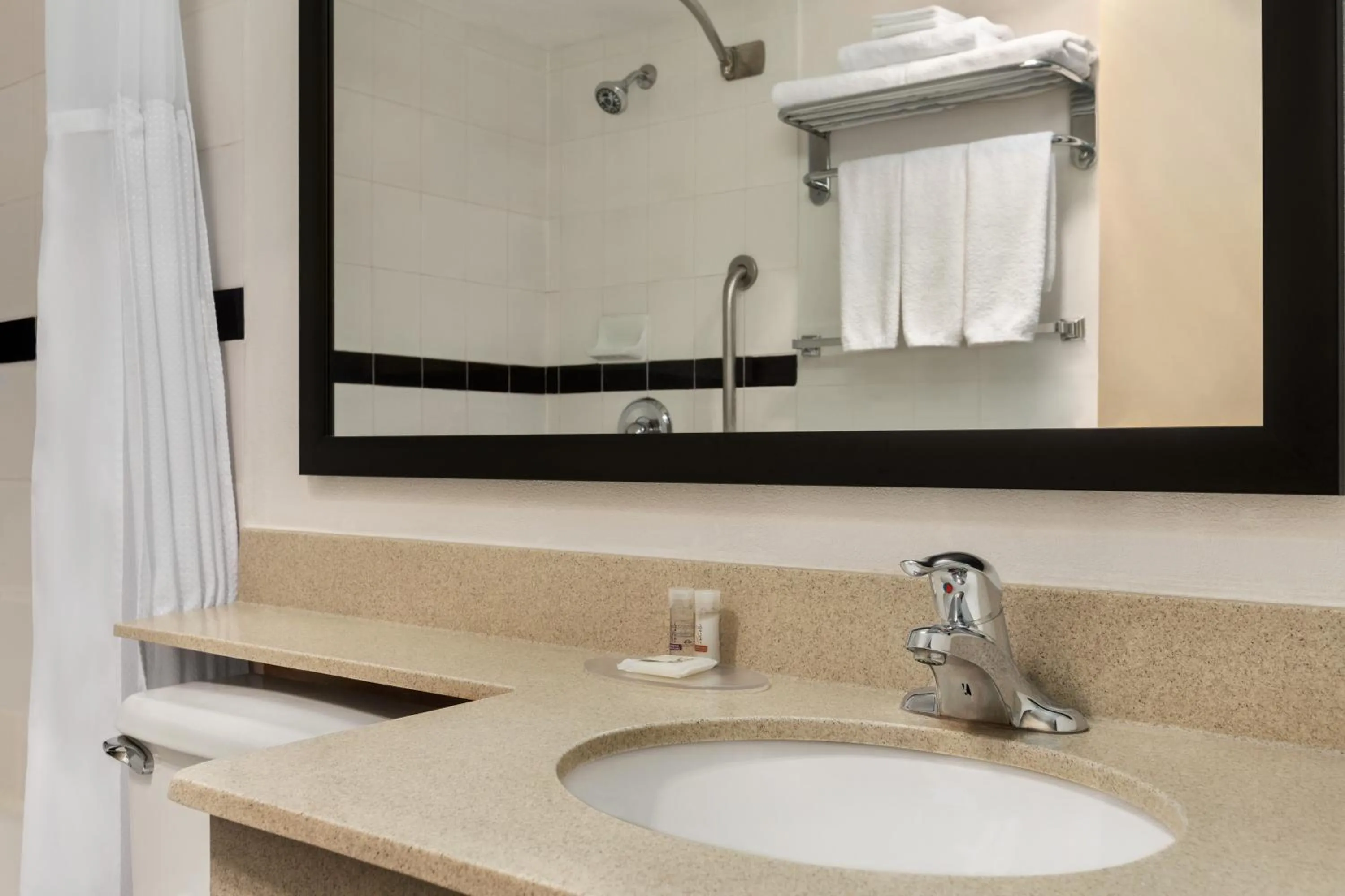 Shower in Days Inn & Suites by Wyndham Moncton