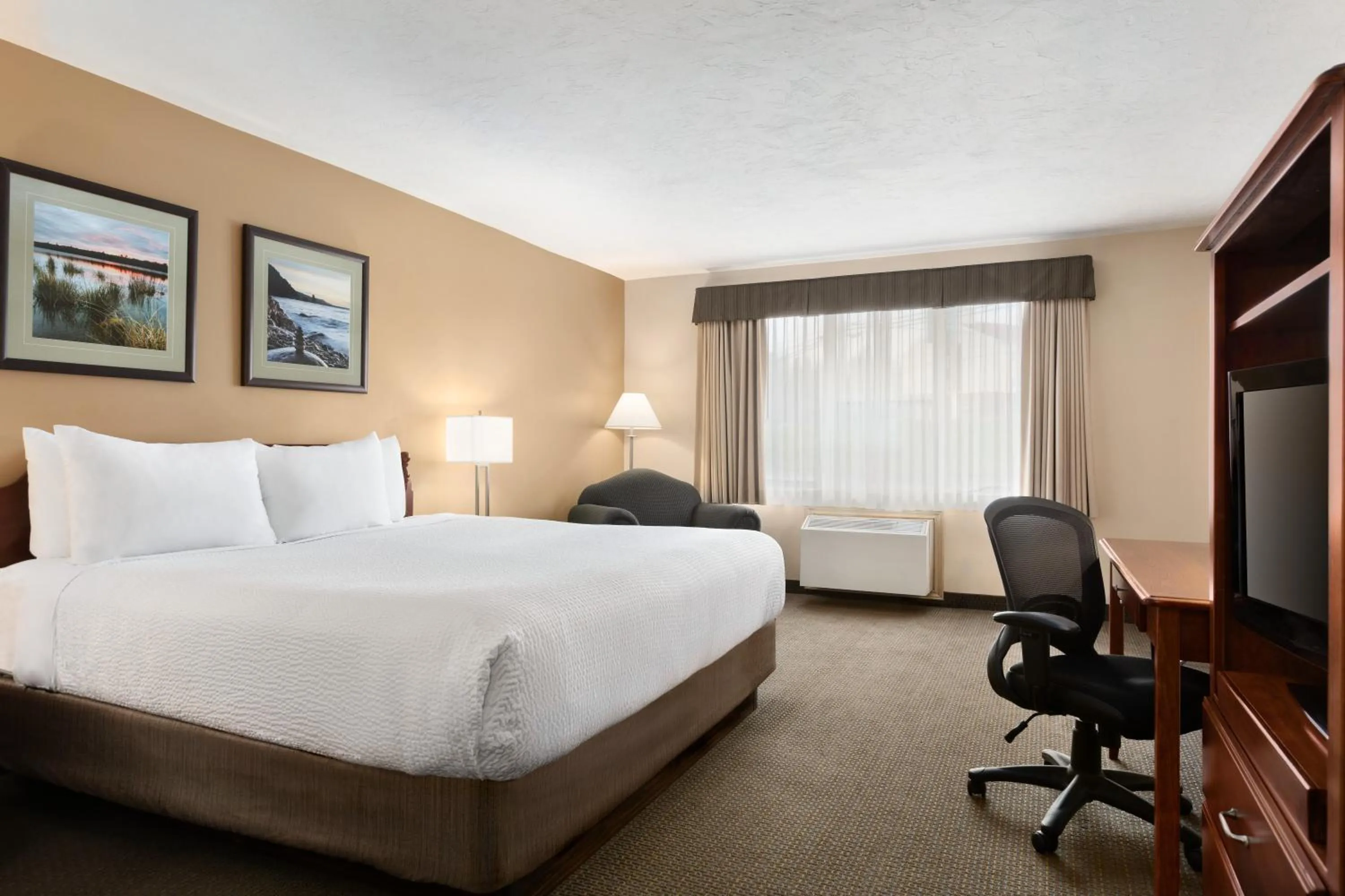 Bed in Days Inn & Suites by Wyndham Moncton