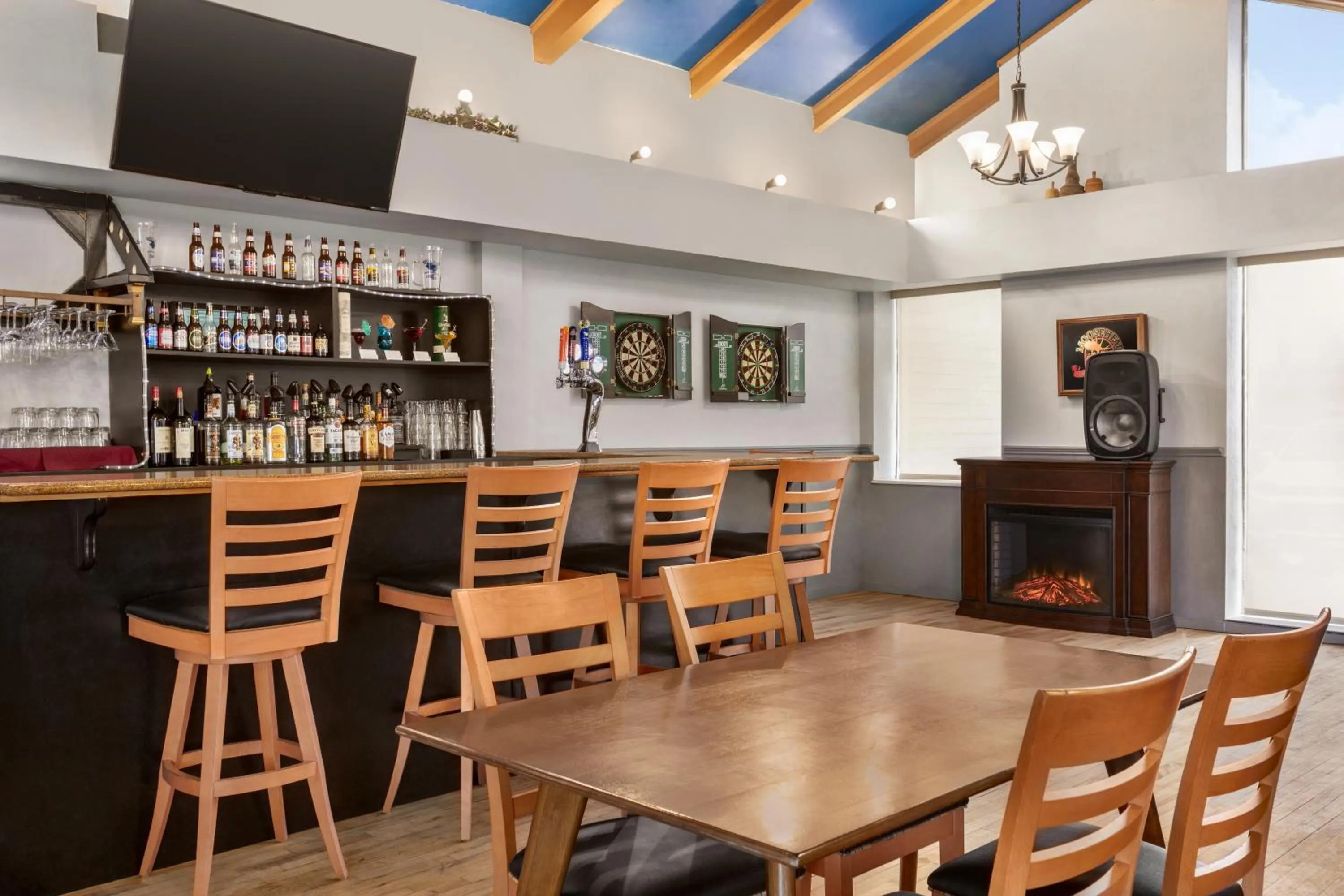 Lounge or bar in Days Inn & Suites by Wyndham Moncton