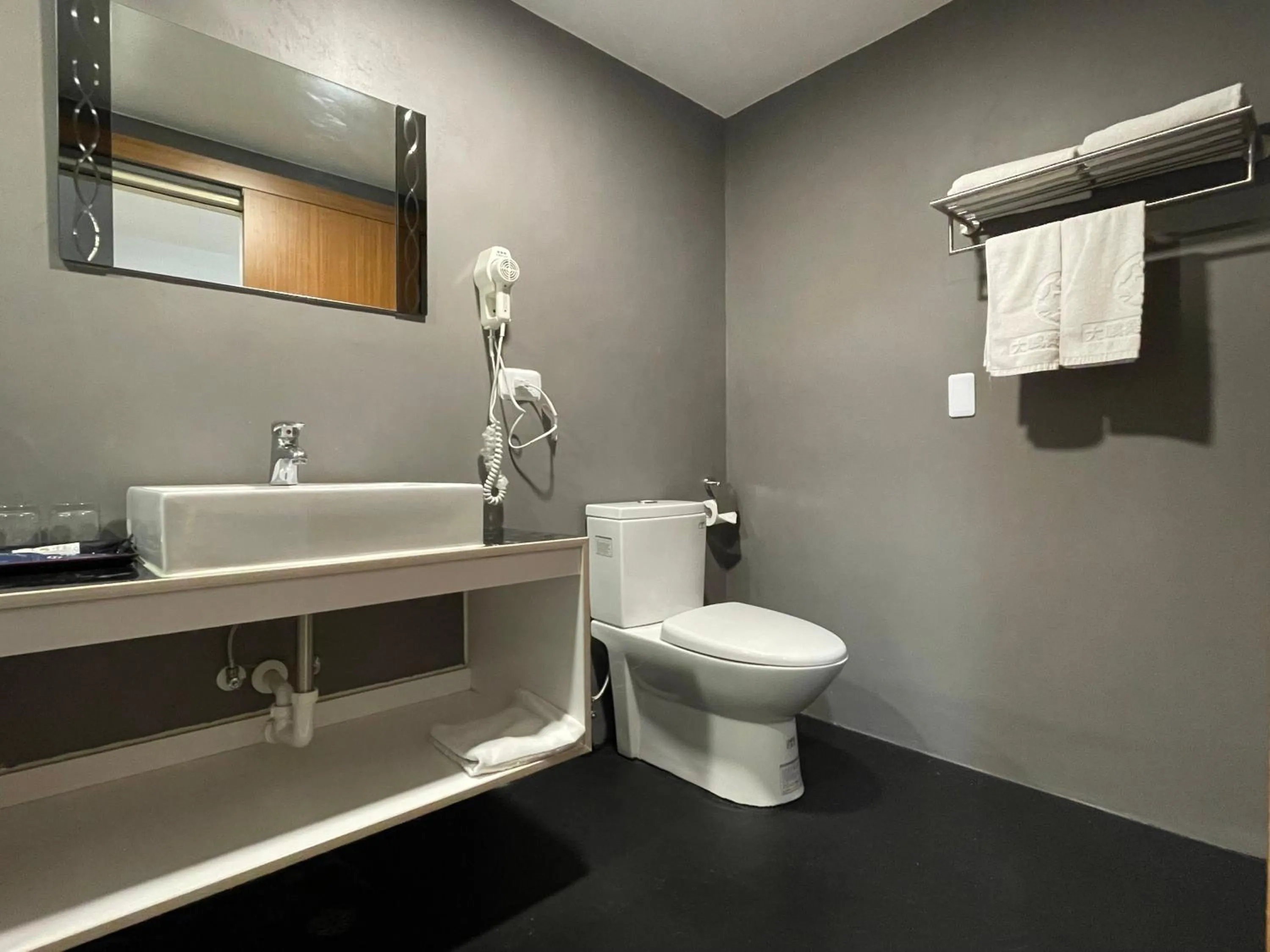 Tapeng Bay Holiday Hotel