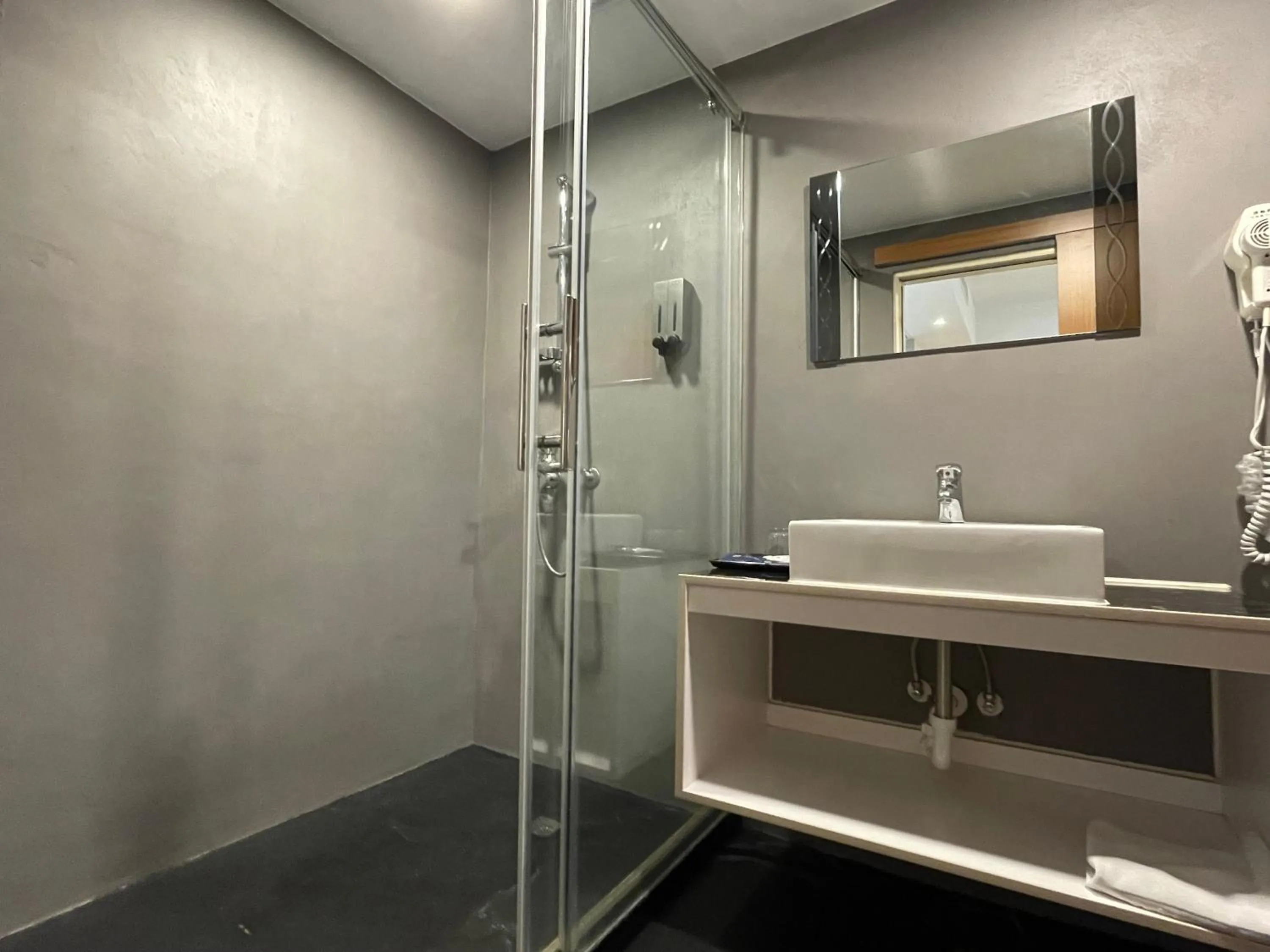 Tapeng Bay Holiday Hotel