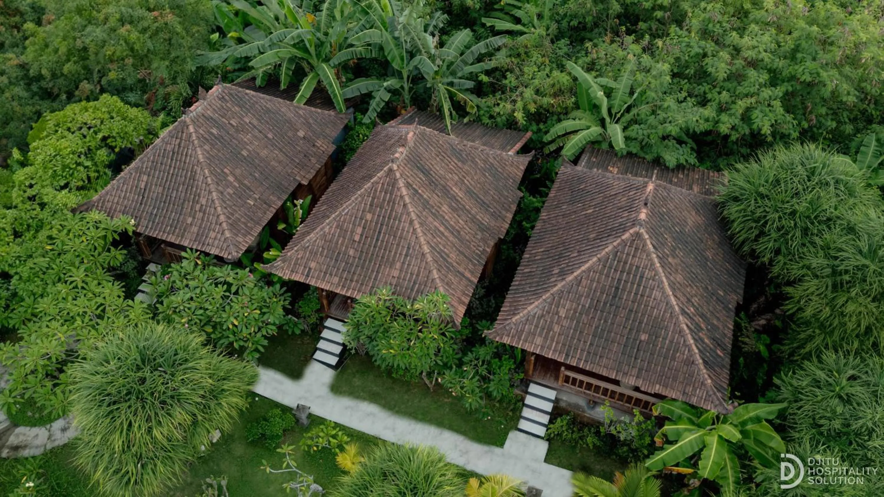 Property building in Sunset Cave Villas Lembongan