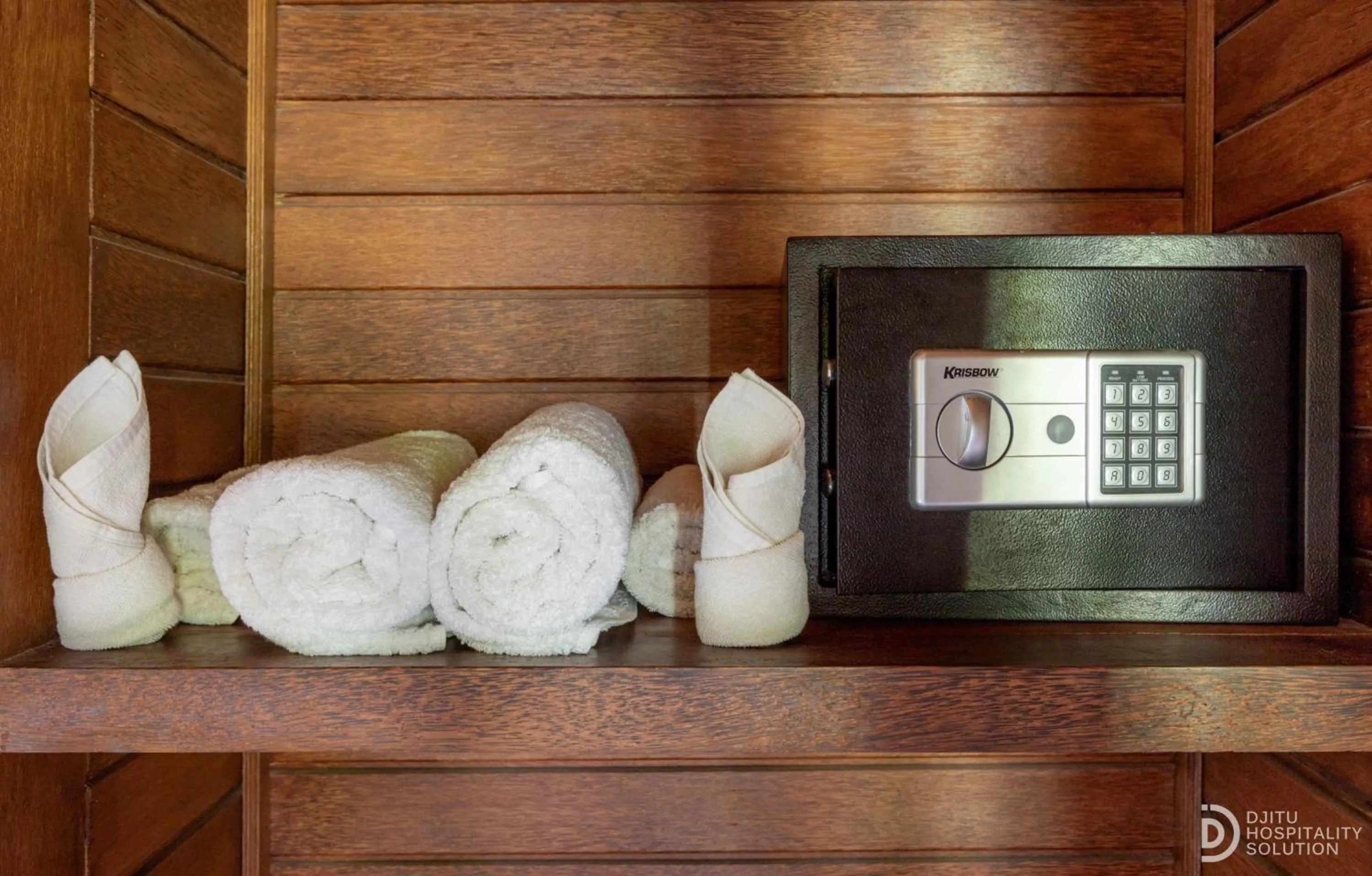 safe in Sunset Cave Villas Lembongan