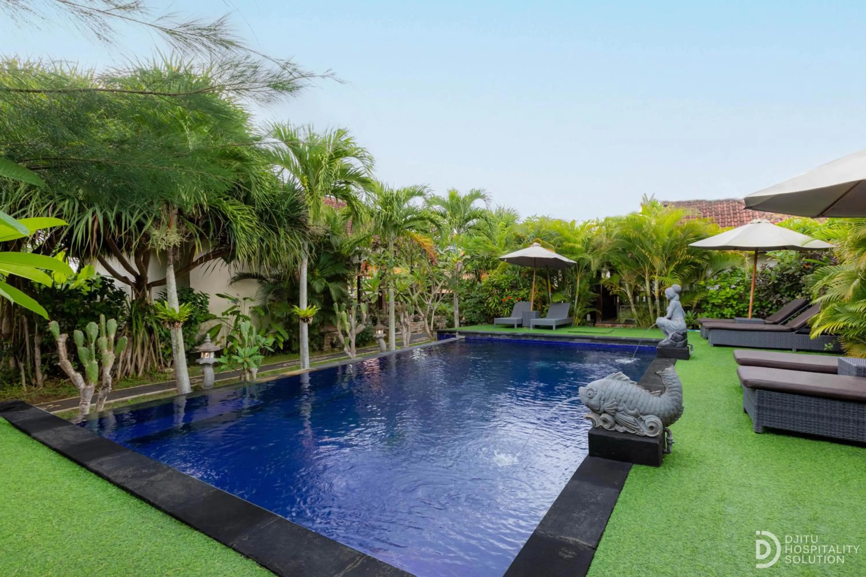 Swimming pool in Sunset Cave Villas Lembongan