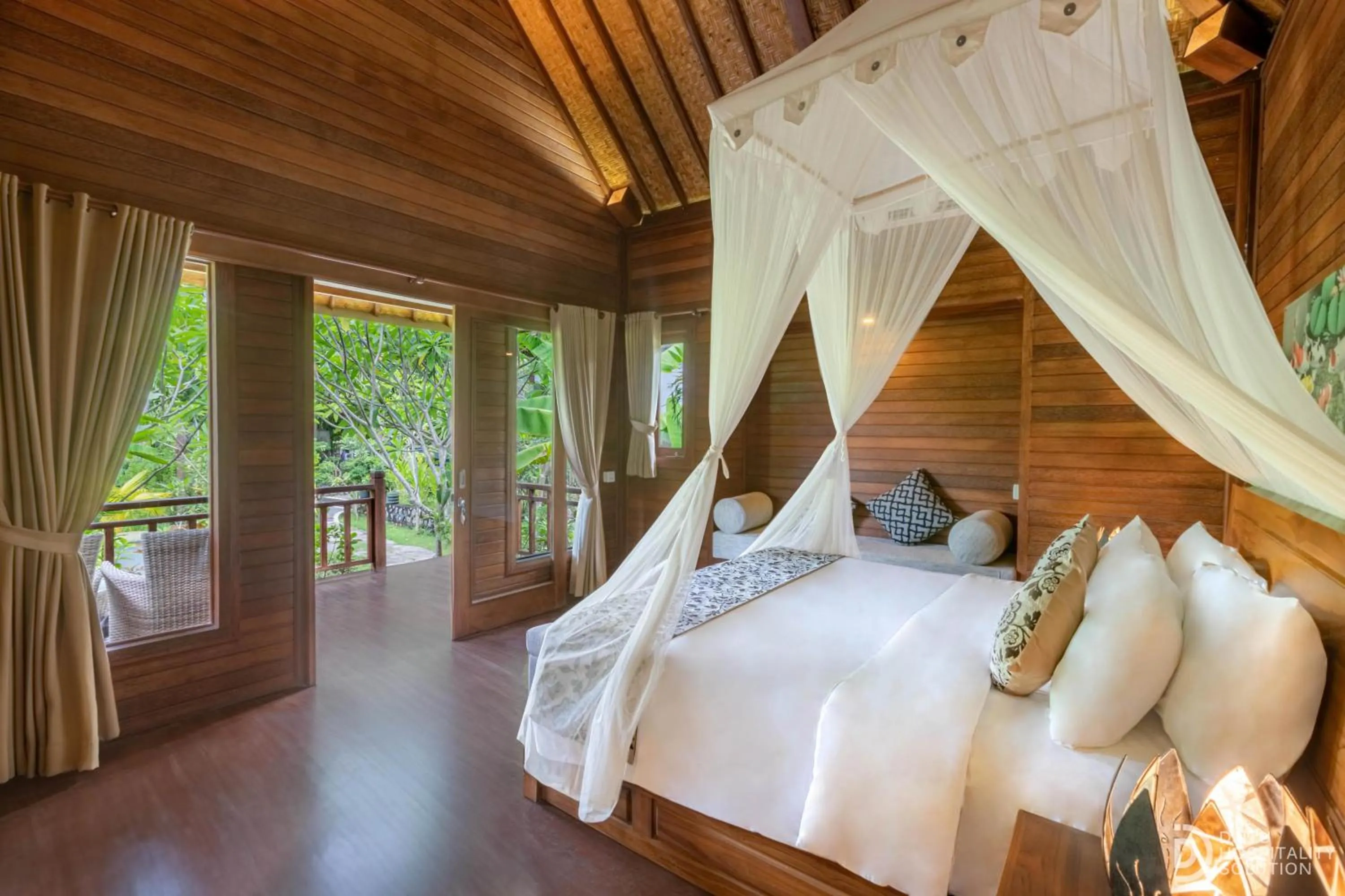 Bed in Sunset Cave Villas Lembongan