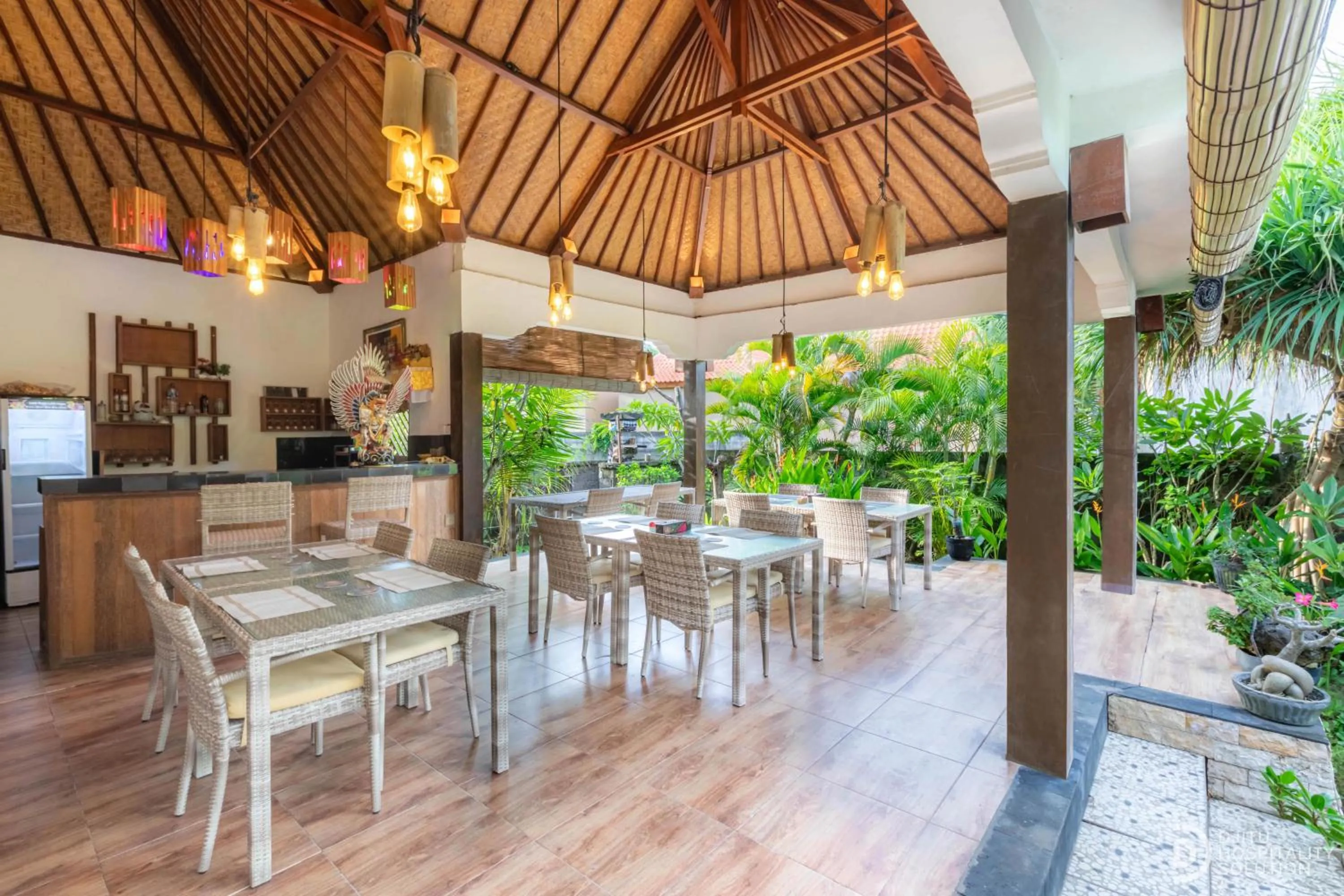 Restaurant/places to eat in Sunset Cave Villas Lembongan