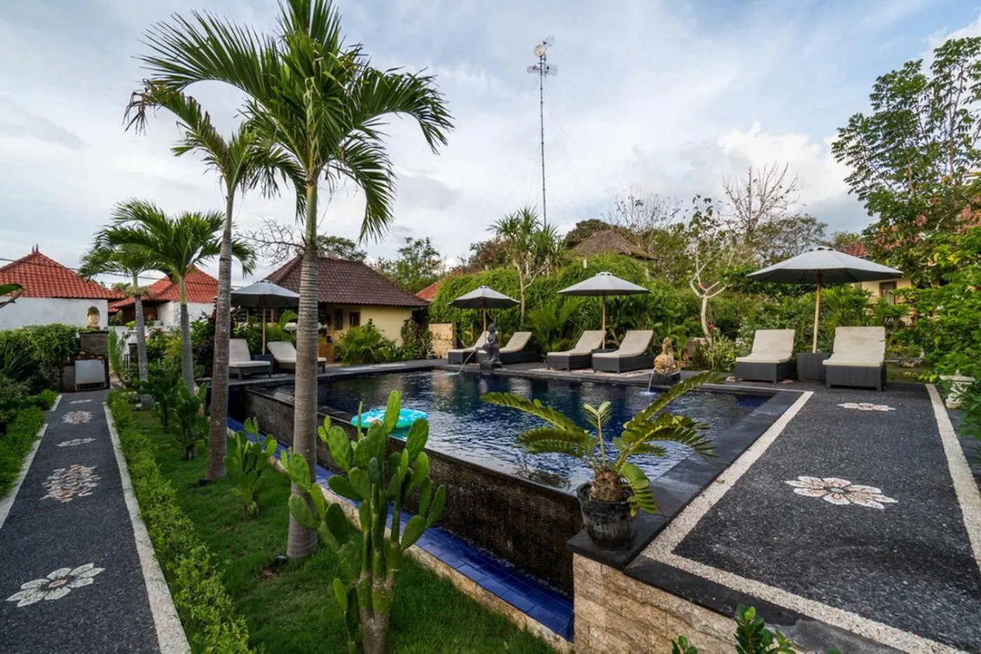 Garden in Sunset Cave Villas Lembongan