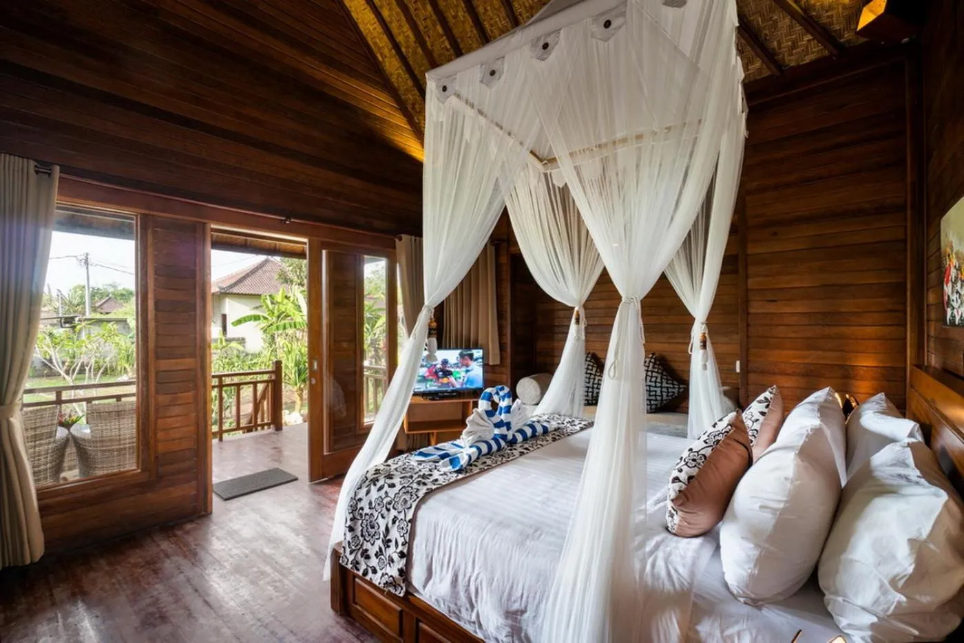 Bed in Sunset Cave Villas Lembongan